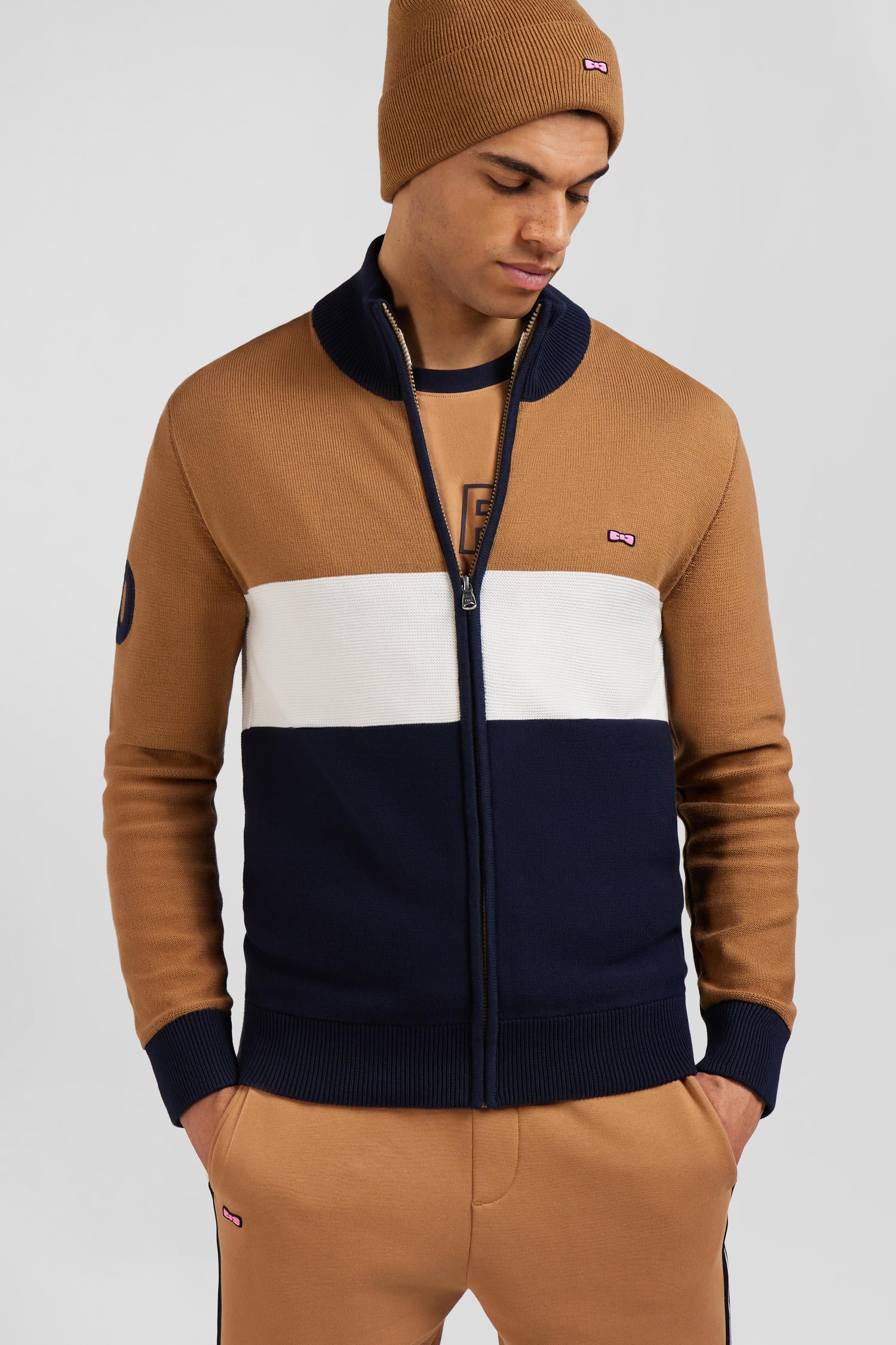 Regular camel tricolour high collar zipped cardigan with N°10 embroidery and knit patterns