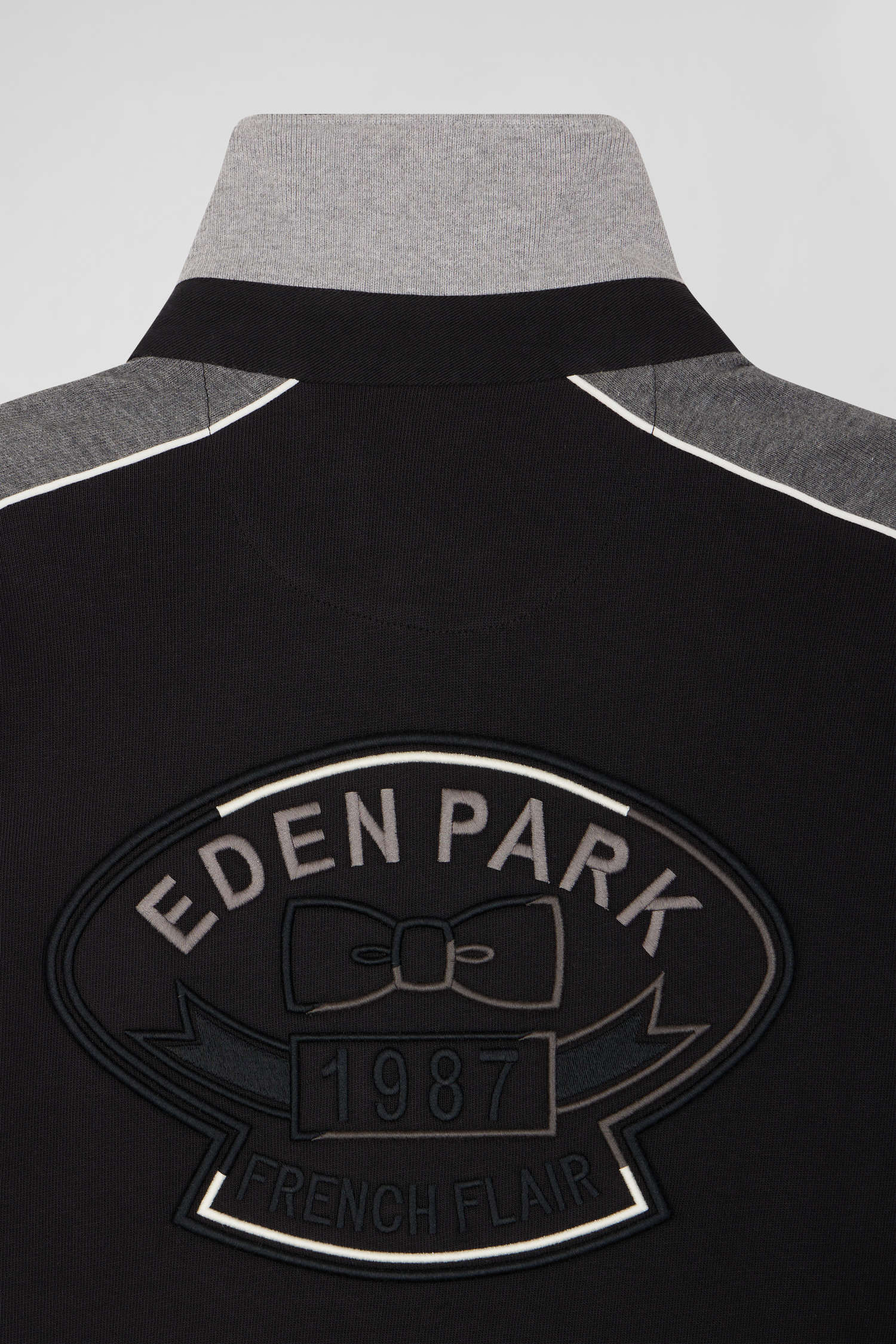 Regular black long-sleeved cotton rugby shirt with back embroidery and piping