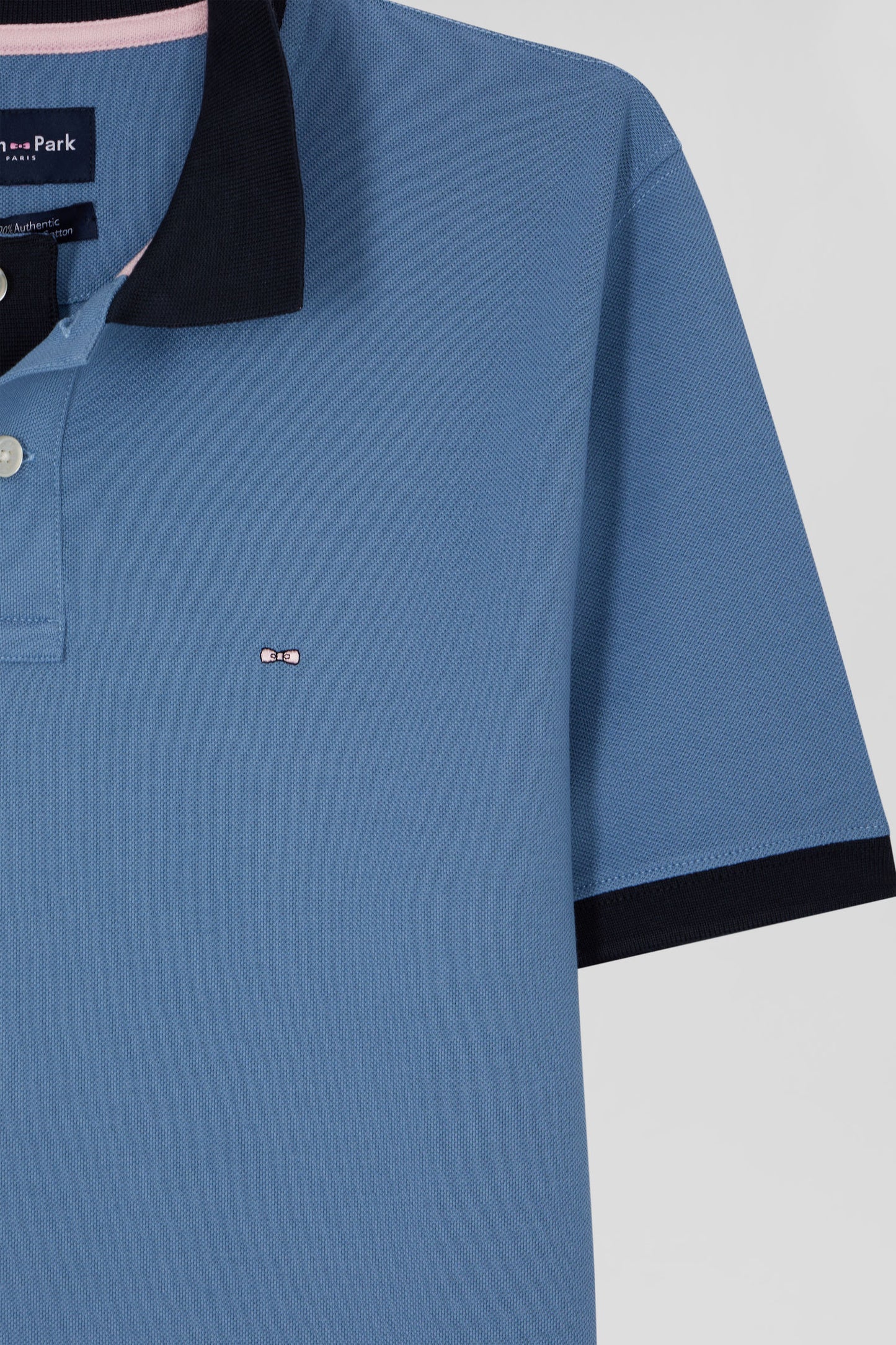 Regular sky blue short-sleeved cotton piqué polo shirt with contrasting details