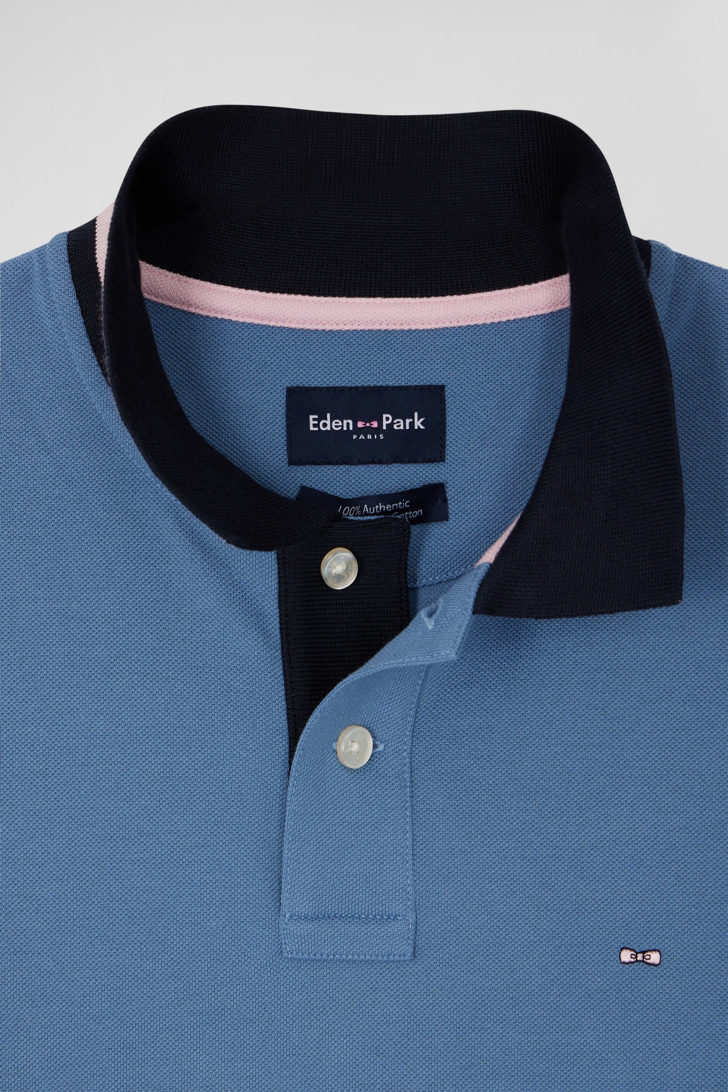 Regular sky blue short-sleeved cotton piqué polo shirt with contrasting details