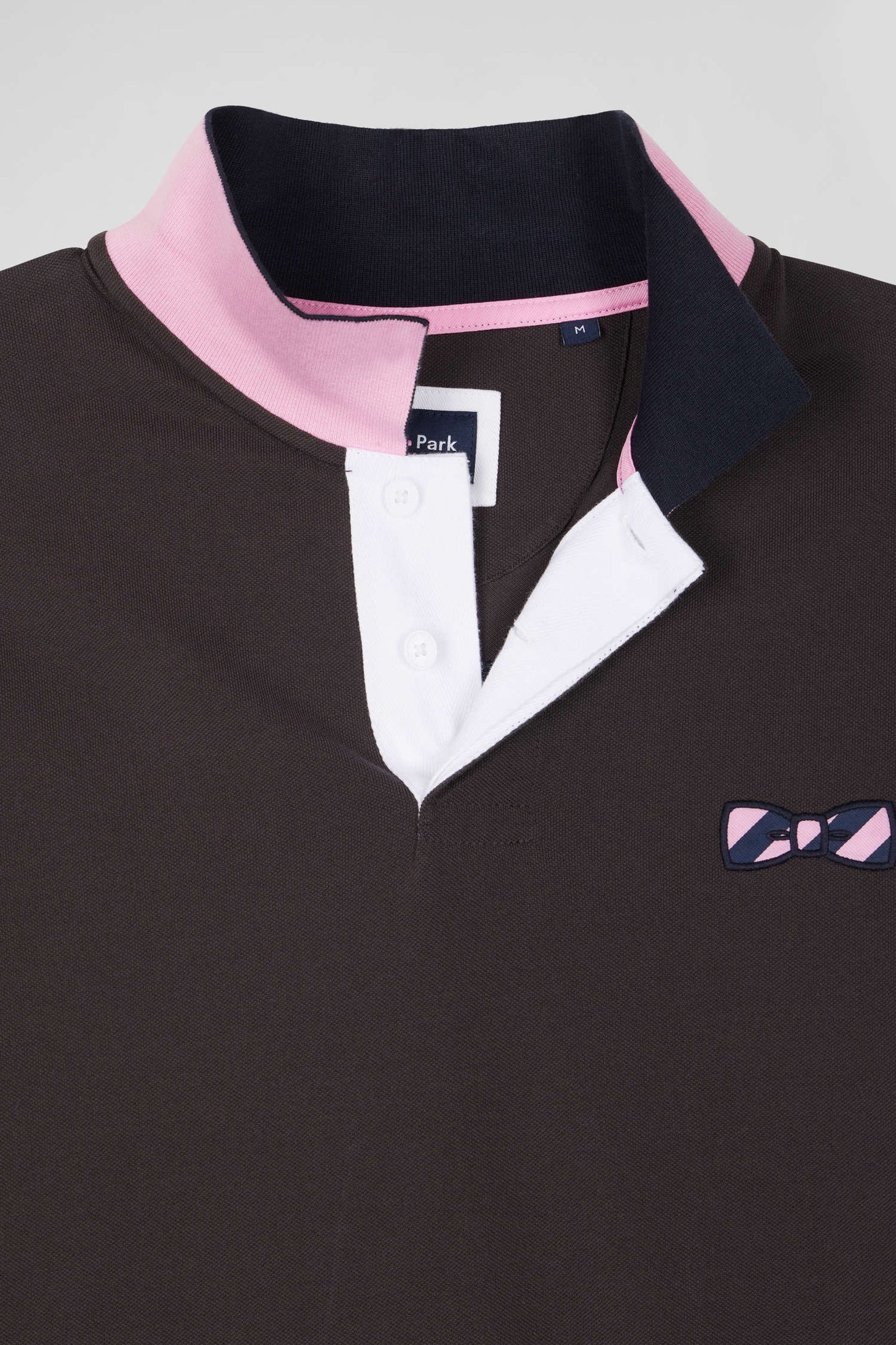 Regular brown short-sleeved cotton piqué polo shirt with striped embroidery