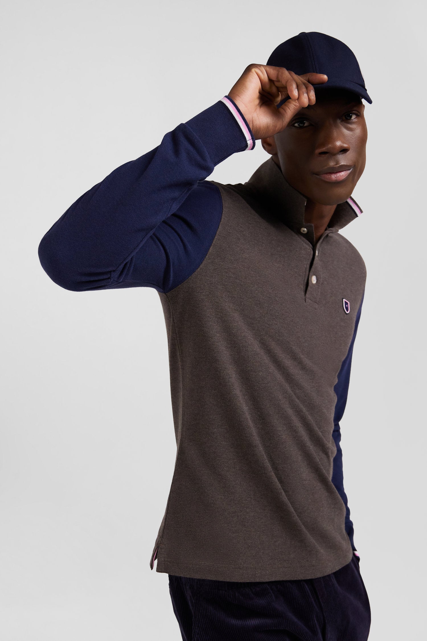 Regular brown long-sleeved cotton piqué polo shirt with jacquard collar and rubber badge