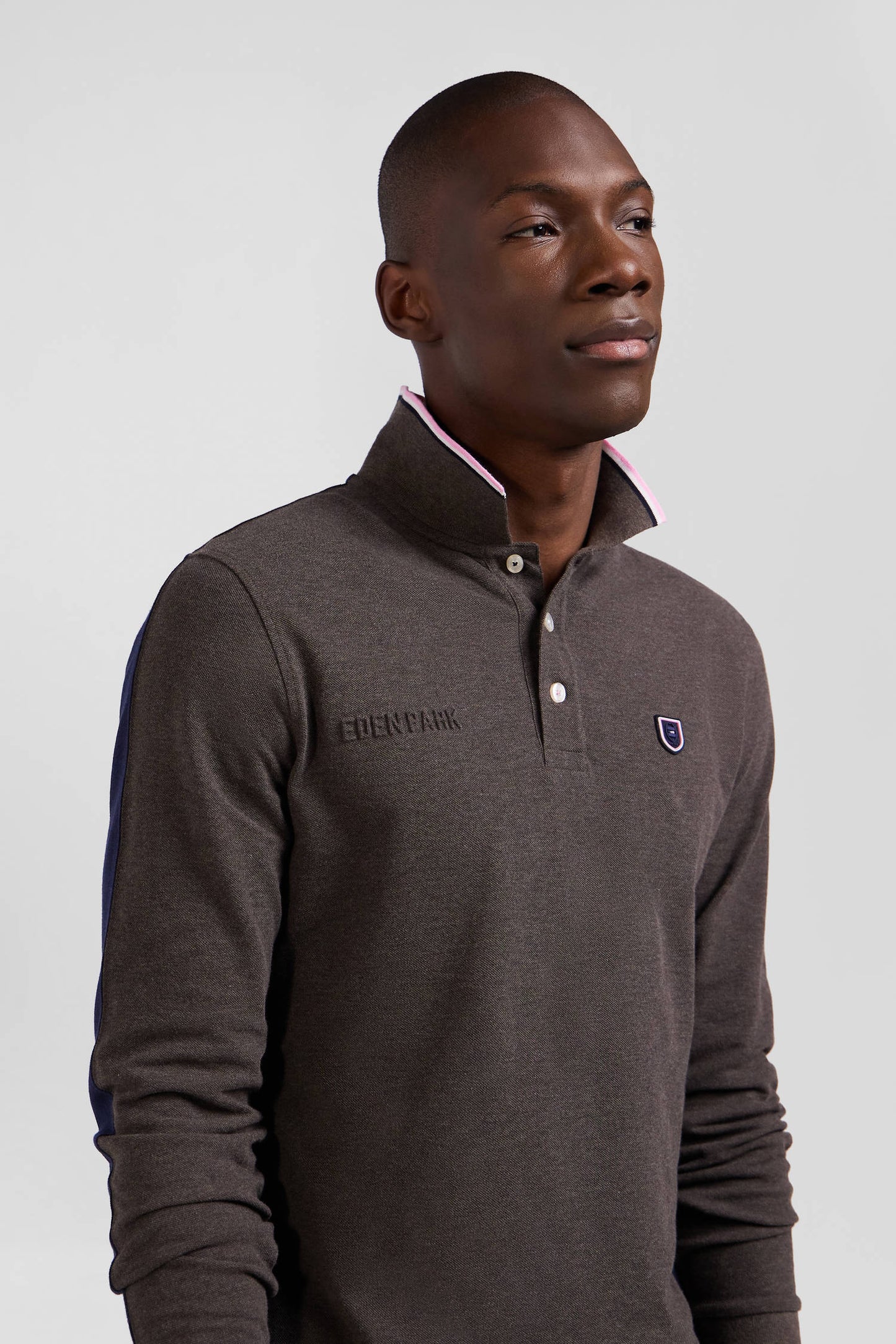 Regular brown long-sleeved cotton piqué polo shirt with tricolor details