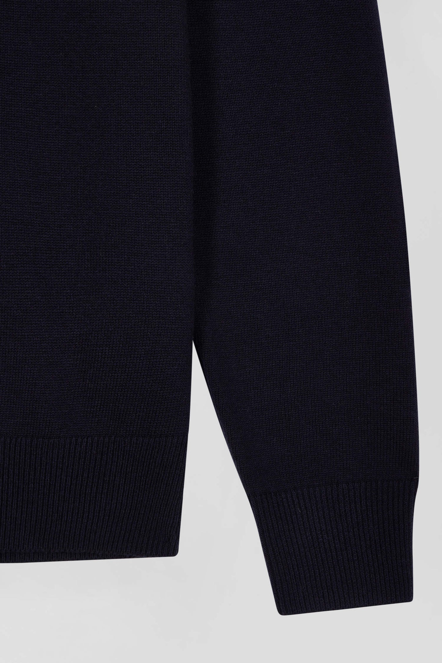 Regular navy wool and cotton V-neck jumper with striped details