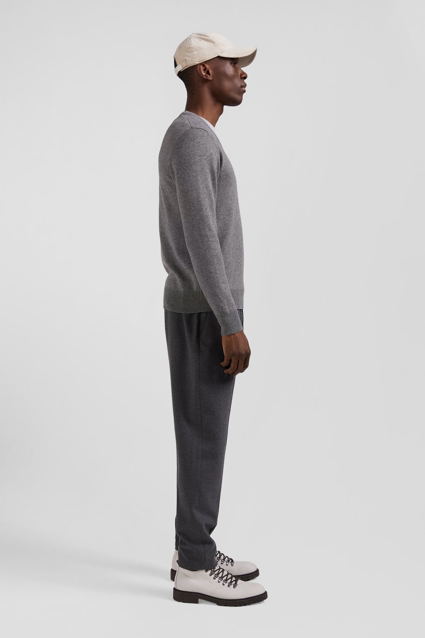 Regular grey wool and cotton V-neck jumper with striped details