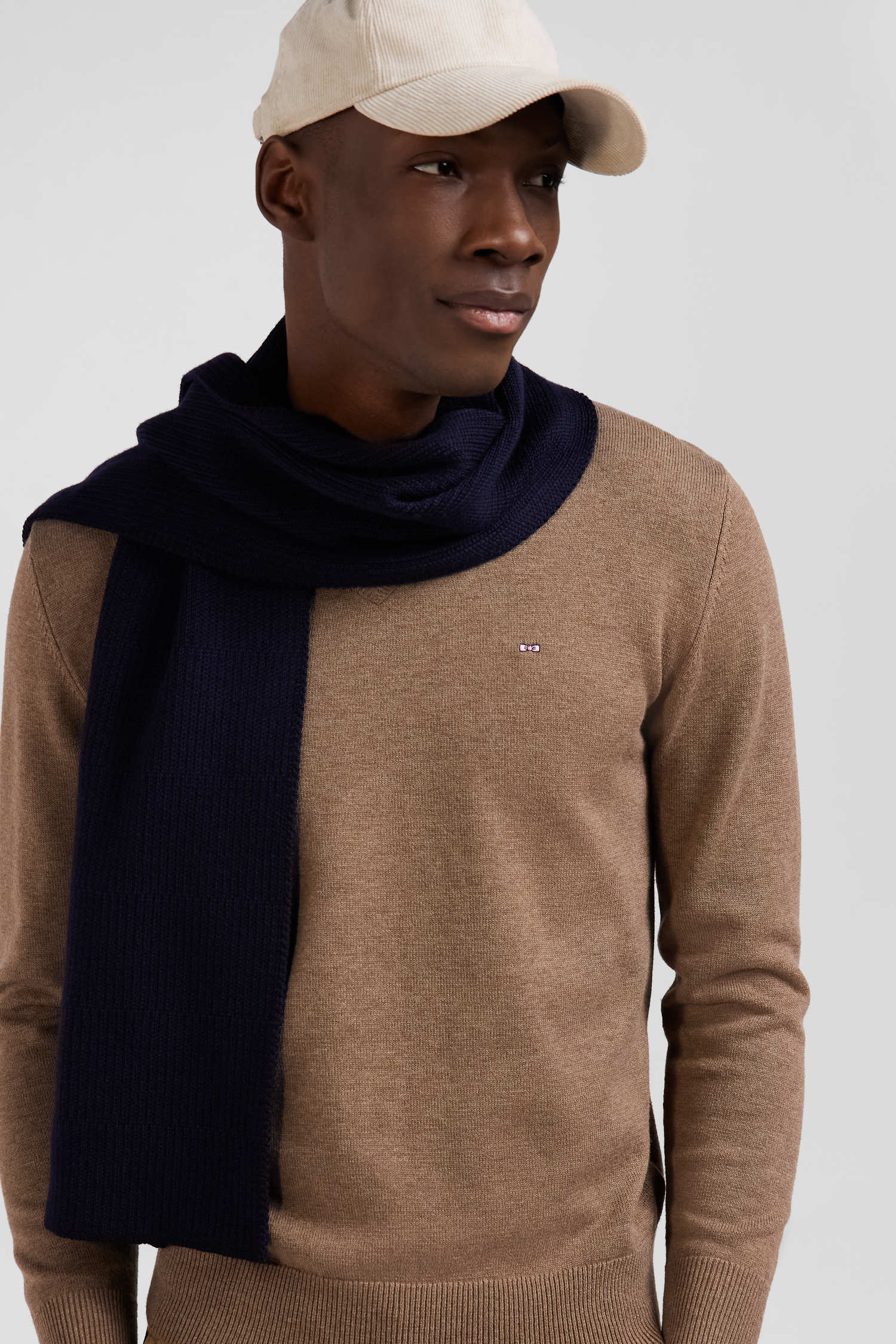 Regular camel wool and cotton V-neck jumper with striped details