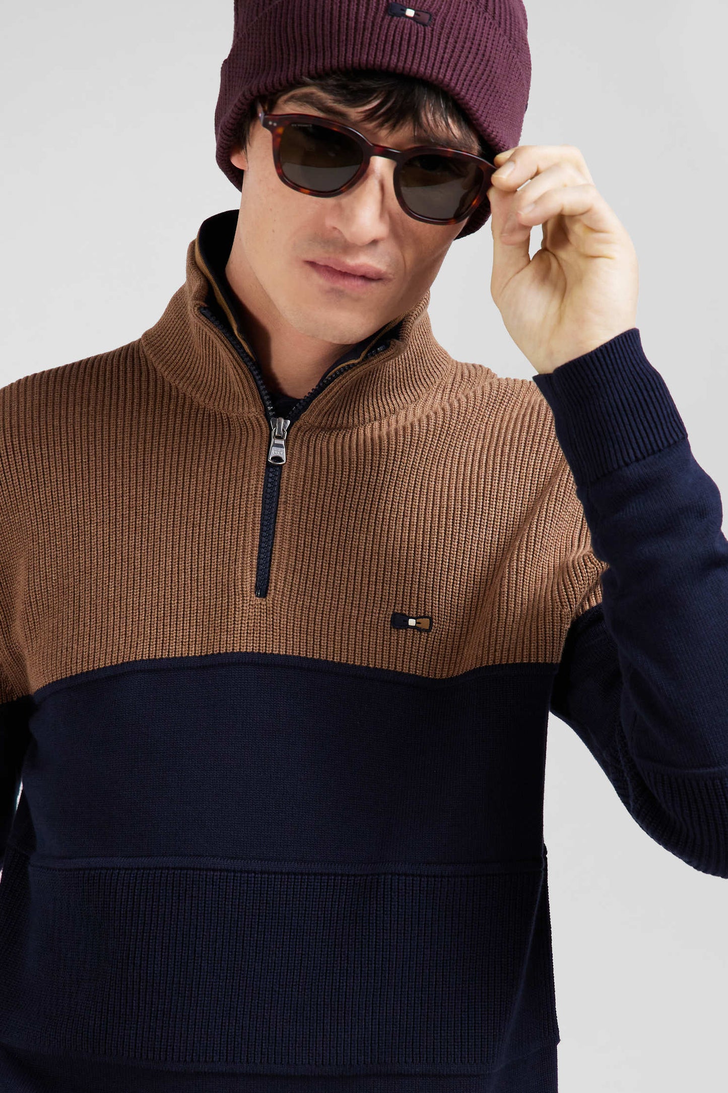 Regular camel cotton semi-zipped jumper with knit patterns