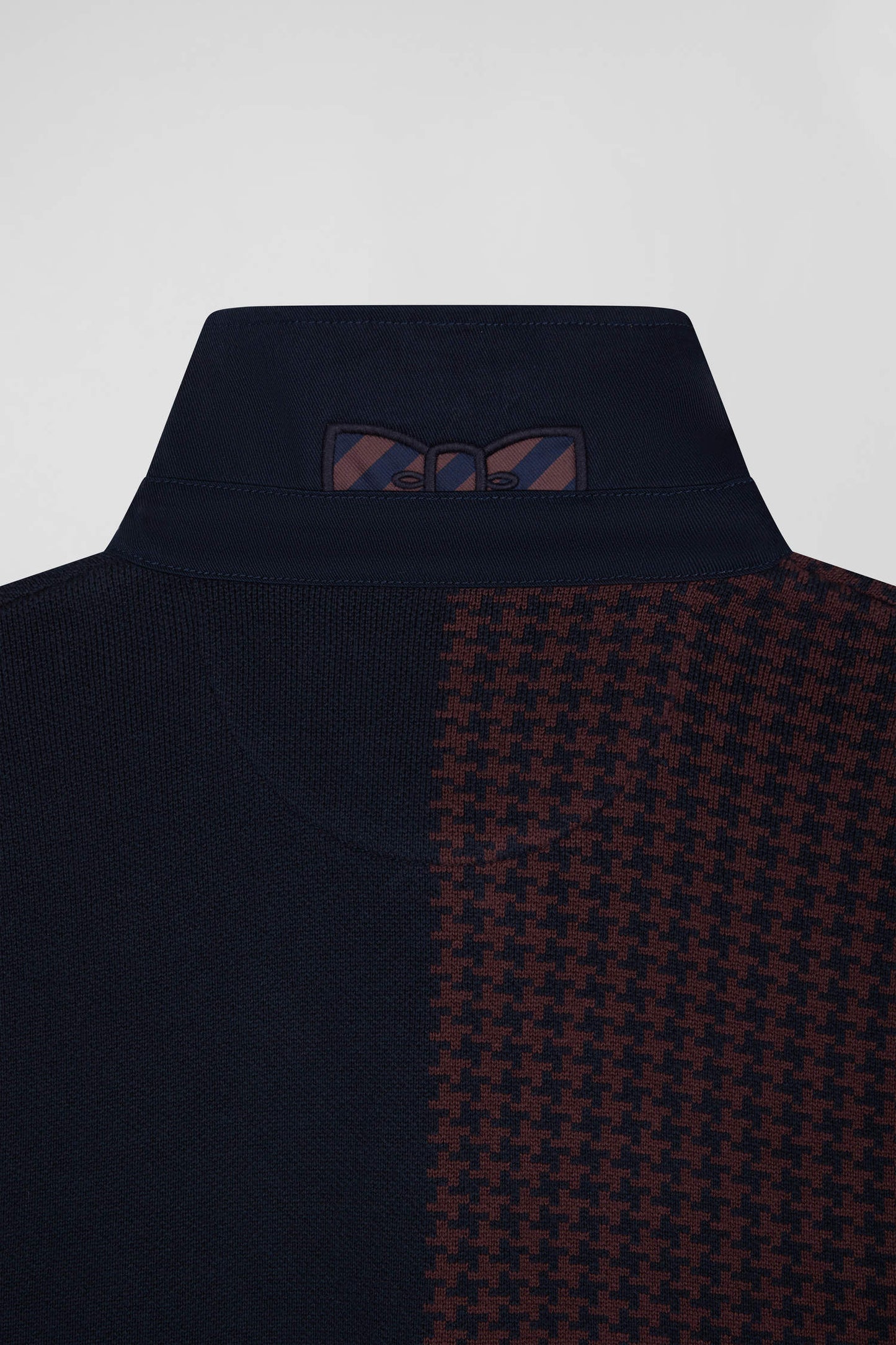 Regular burgundy cotton jumper with houndstooth jacquard and rugby shirt collar