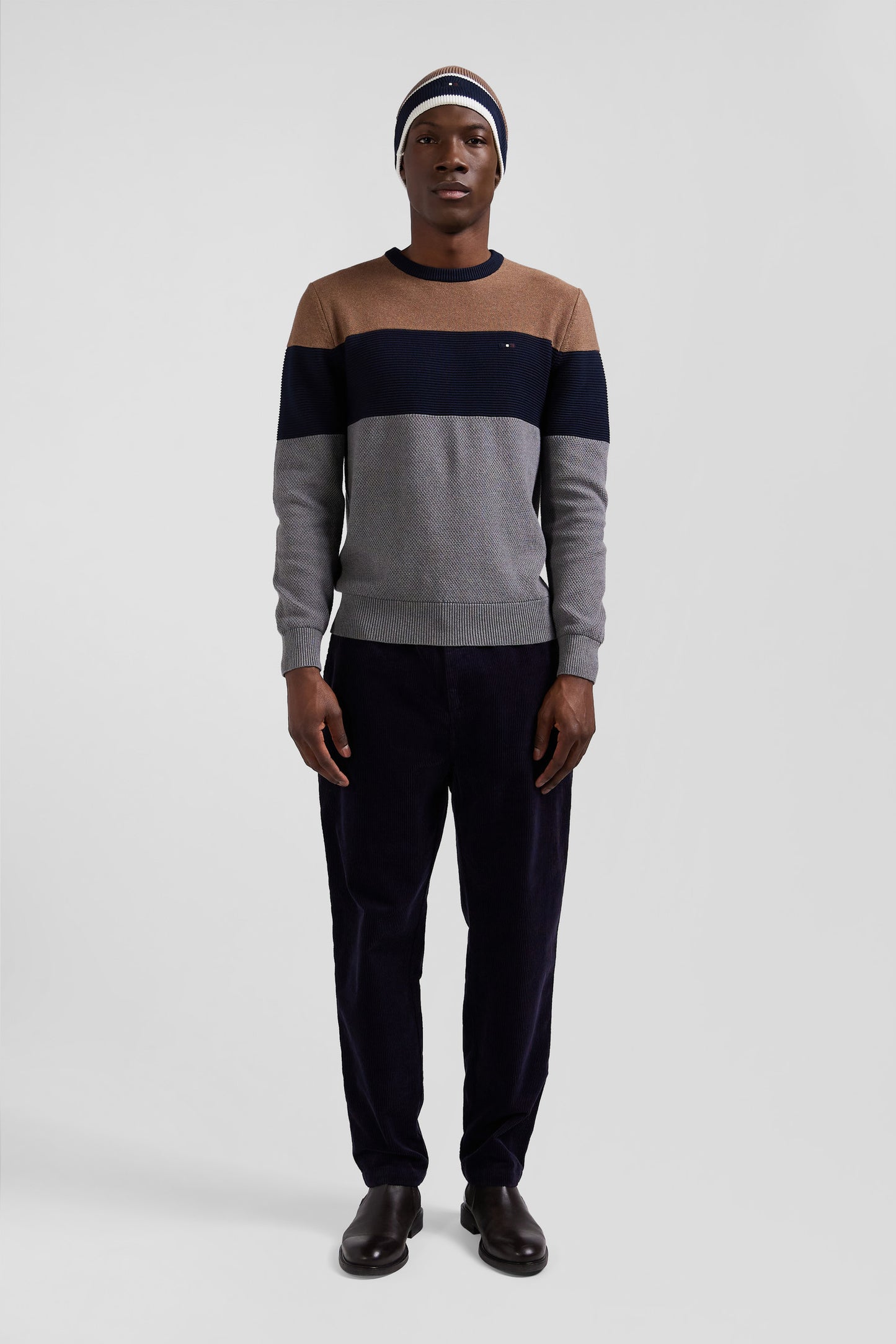 Regular grey and camel cotton crew neck jumper with knit patterns