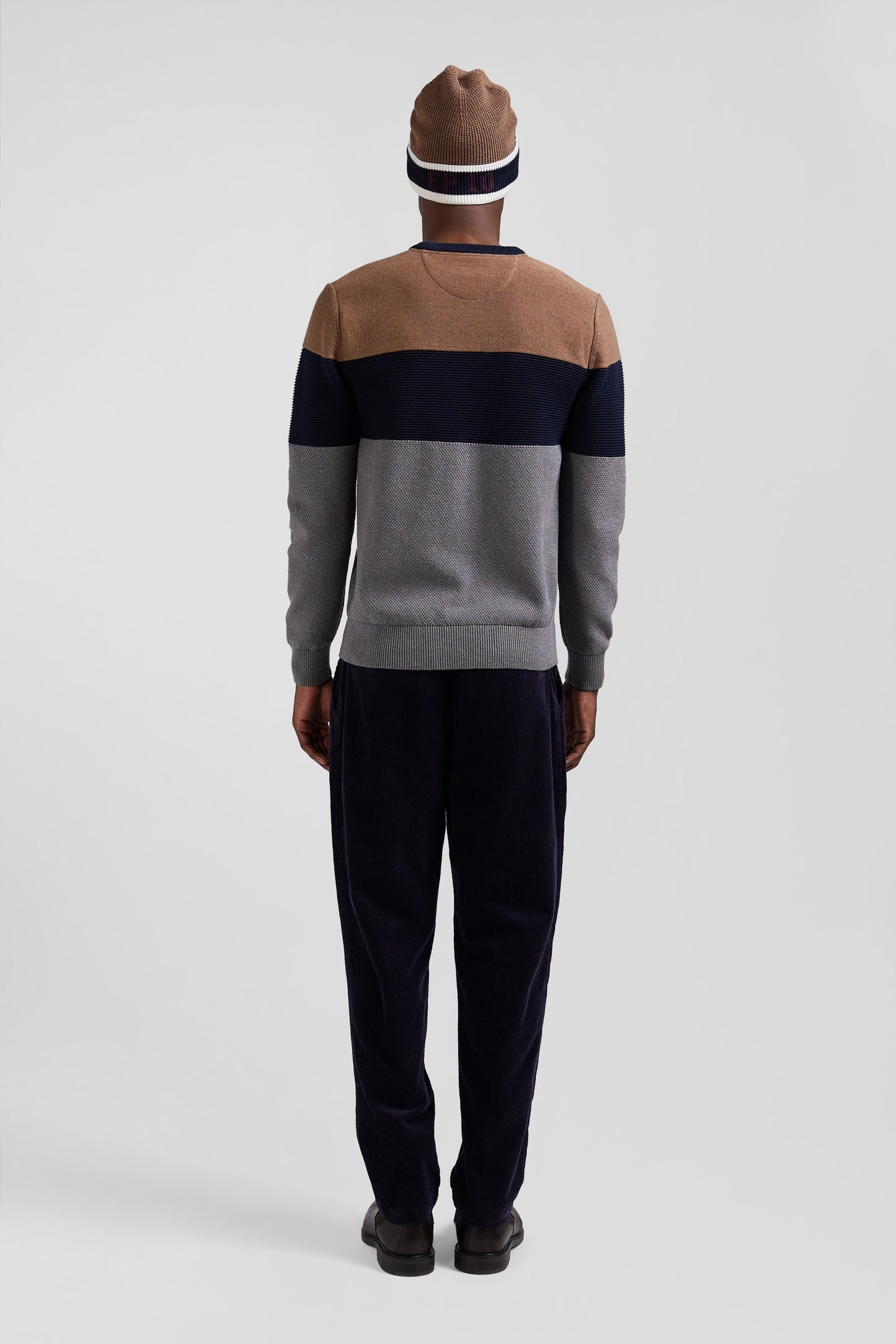 Regular grey and camel cotton crew neck jumper with knit patterns