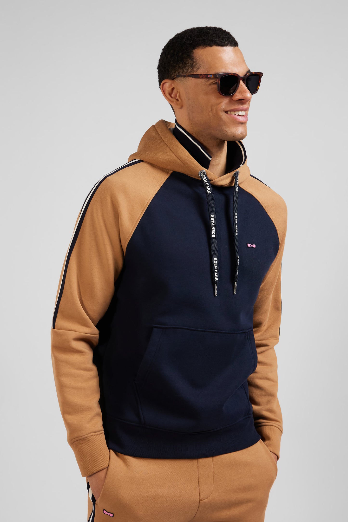 Relaxed navy blue and camel fleece hoodie with branded drawstrings