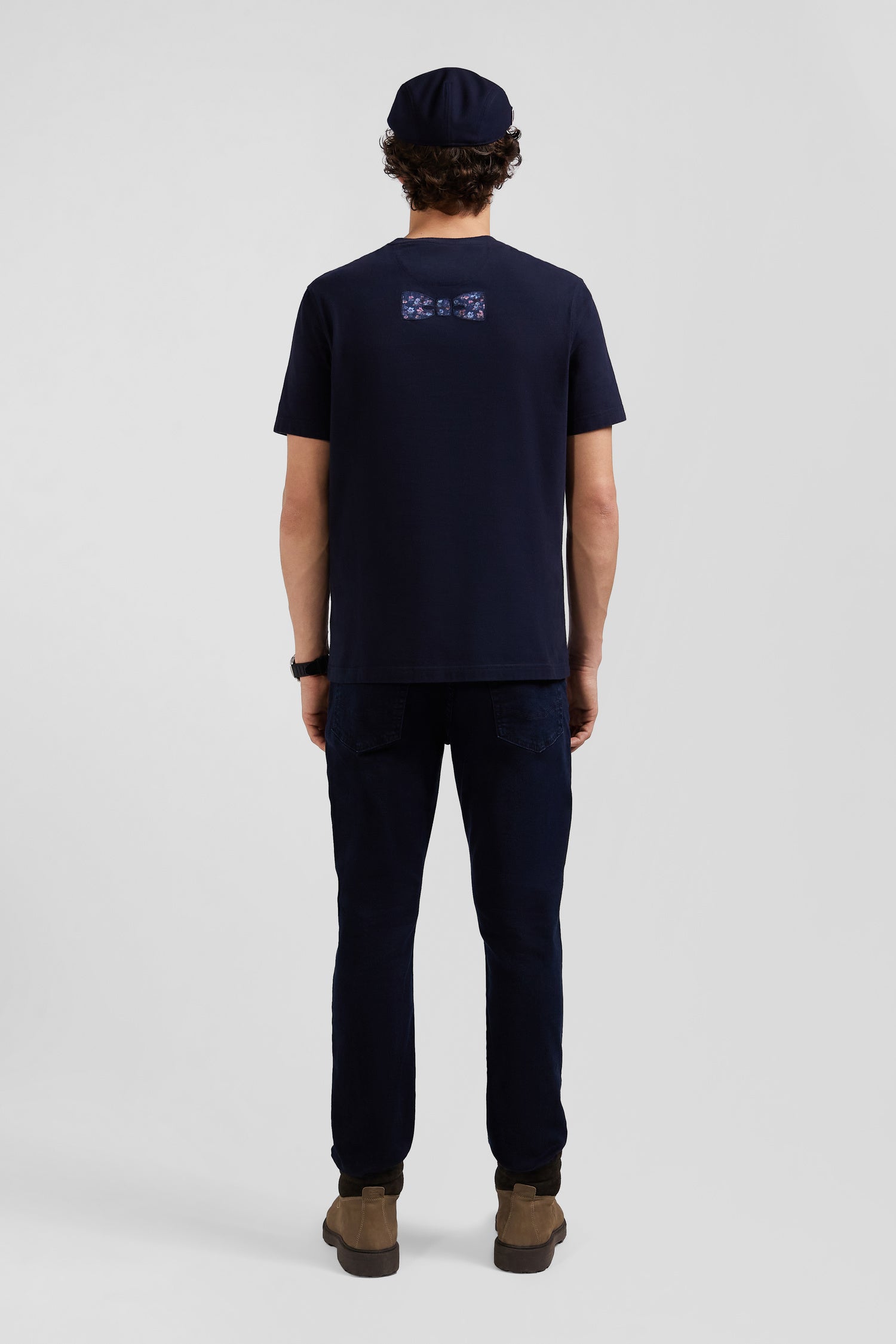 Regular navy blue short-sleeved cotton T-shirt with back patch