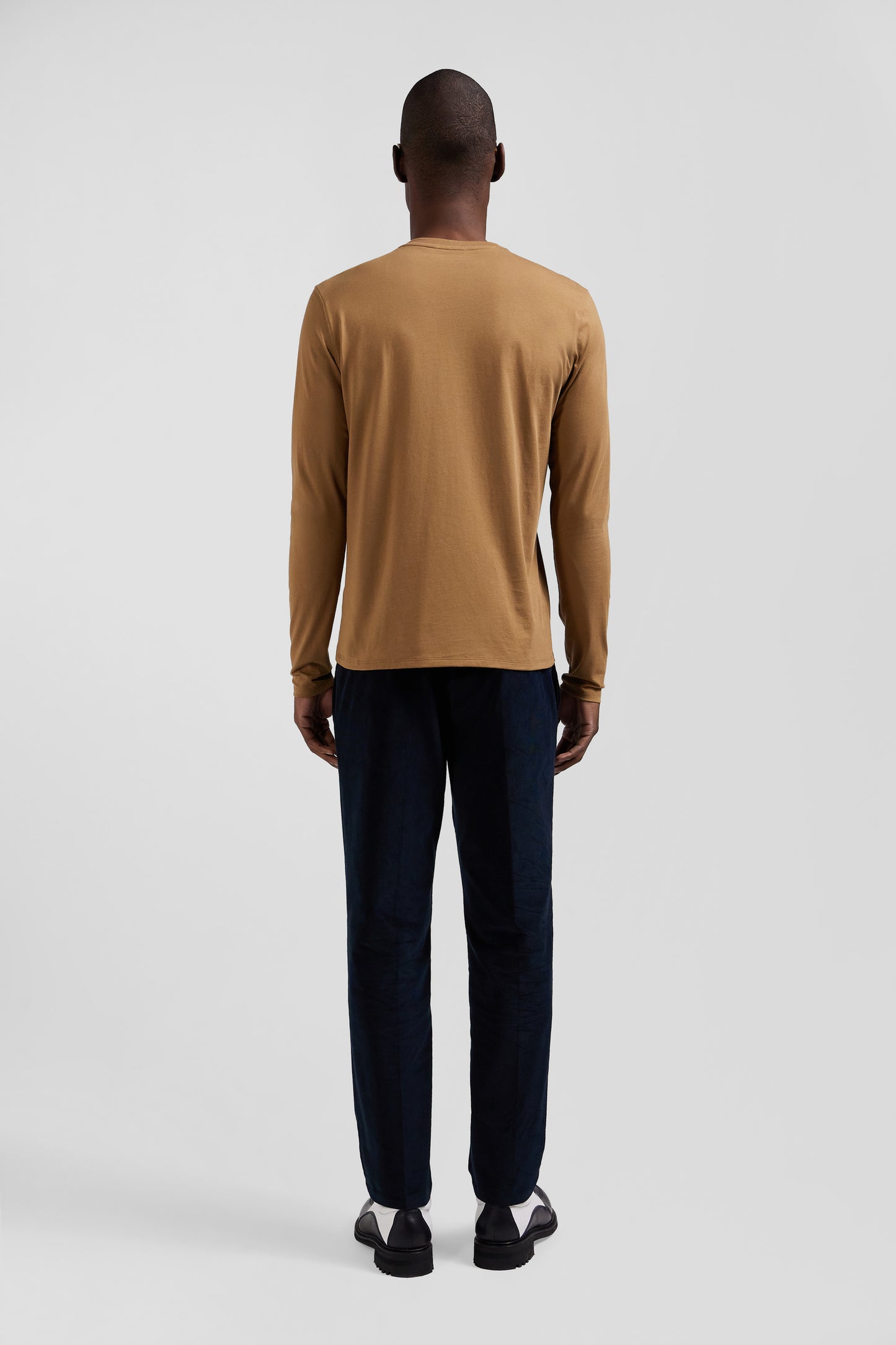 Plain long-sleeved T-shirt in hazelnut cotton, regular fit