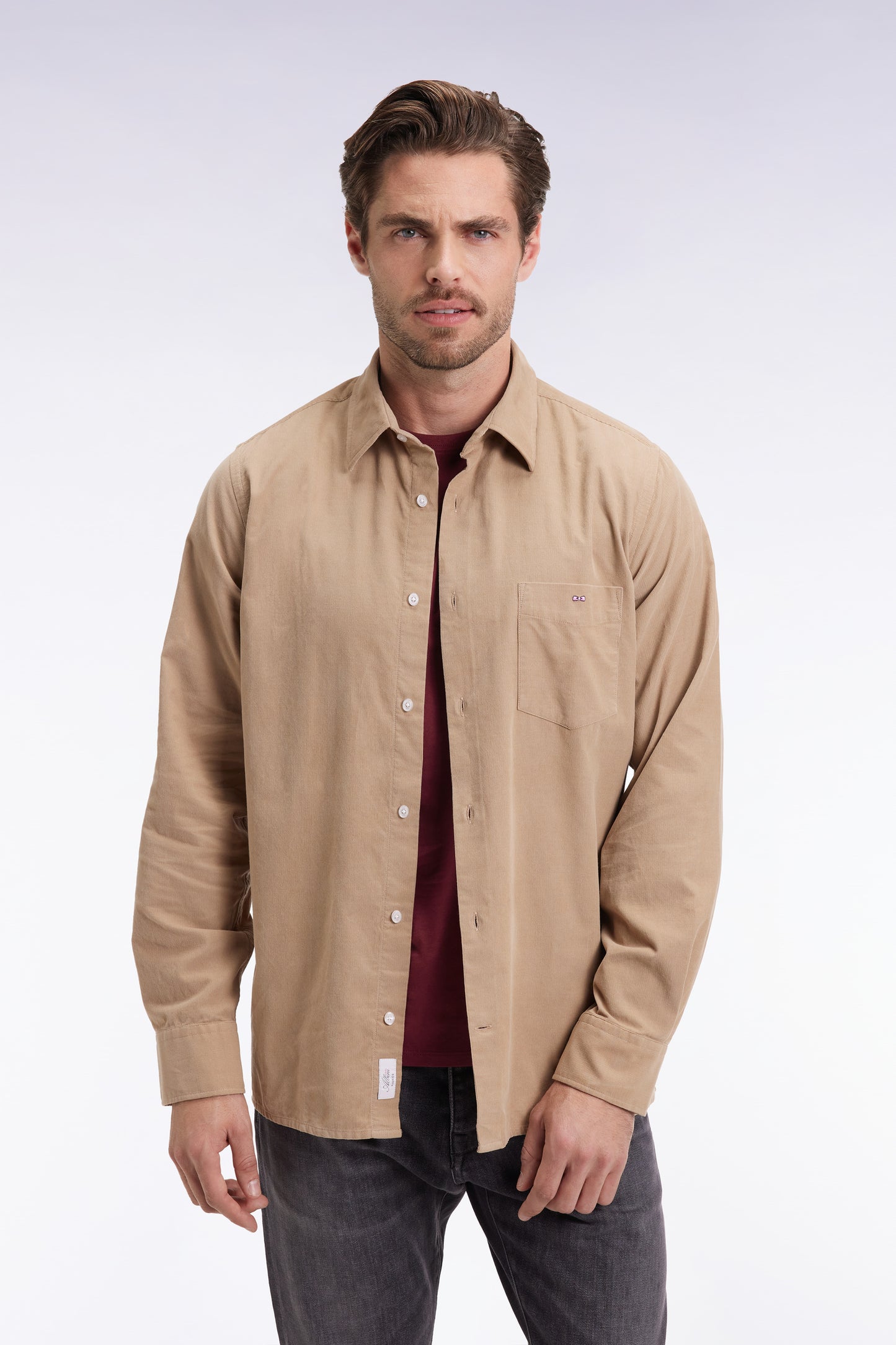 Chemise en velours beige coupe droite