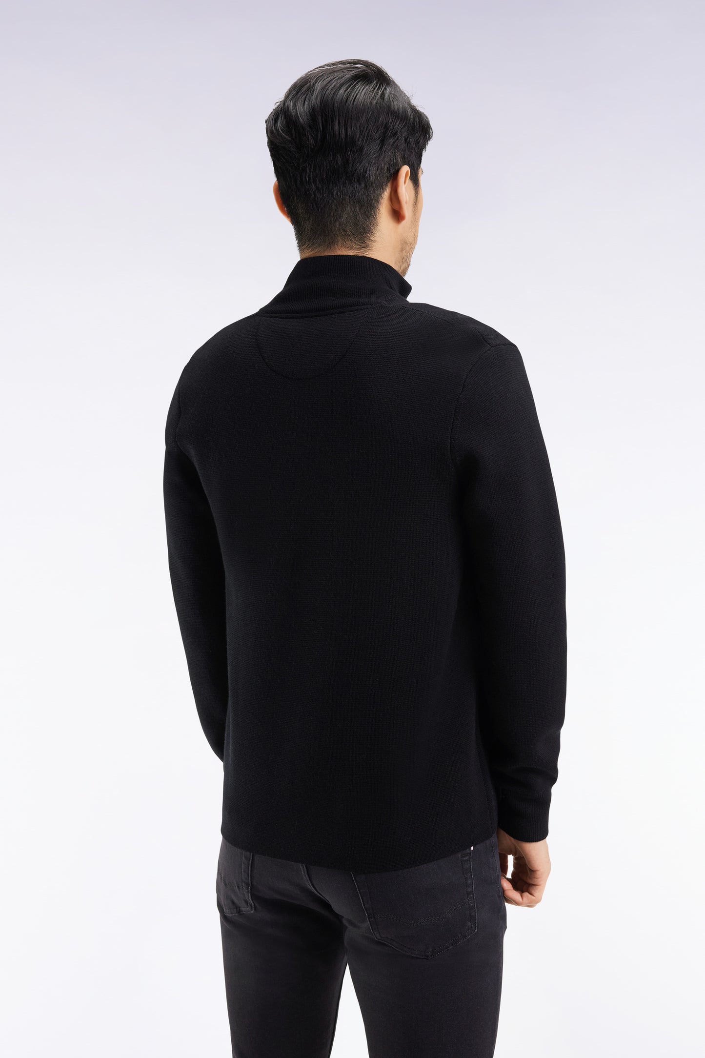 Cardigan en laine mérinos noir coupe droite