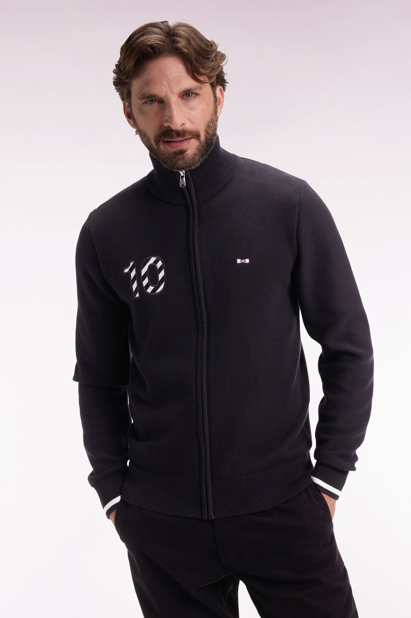 Cardigan zippé en coton marine broderie 10 noir coupe droite