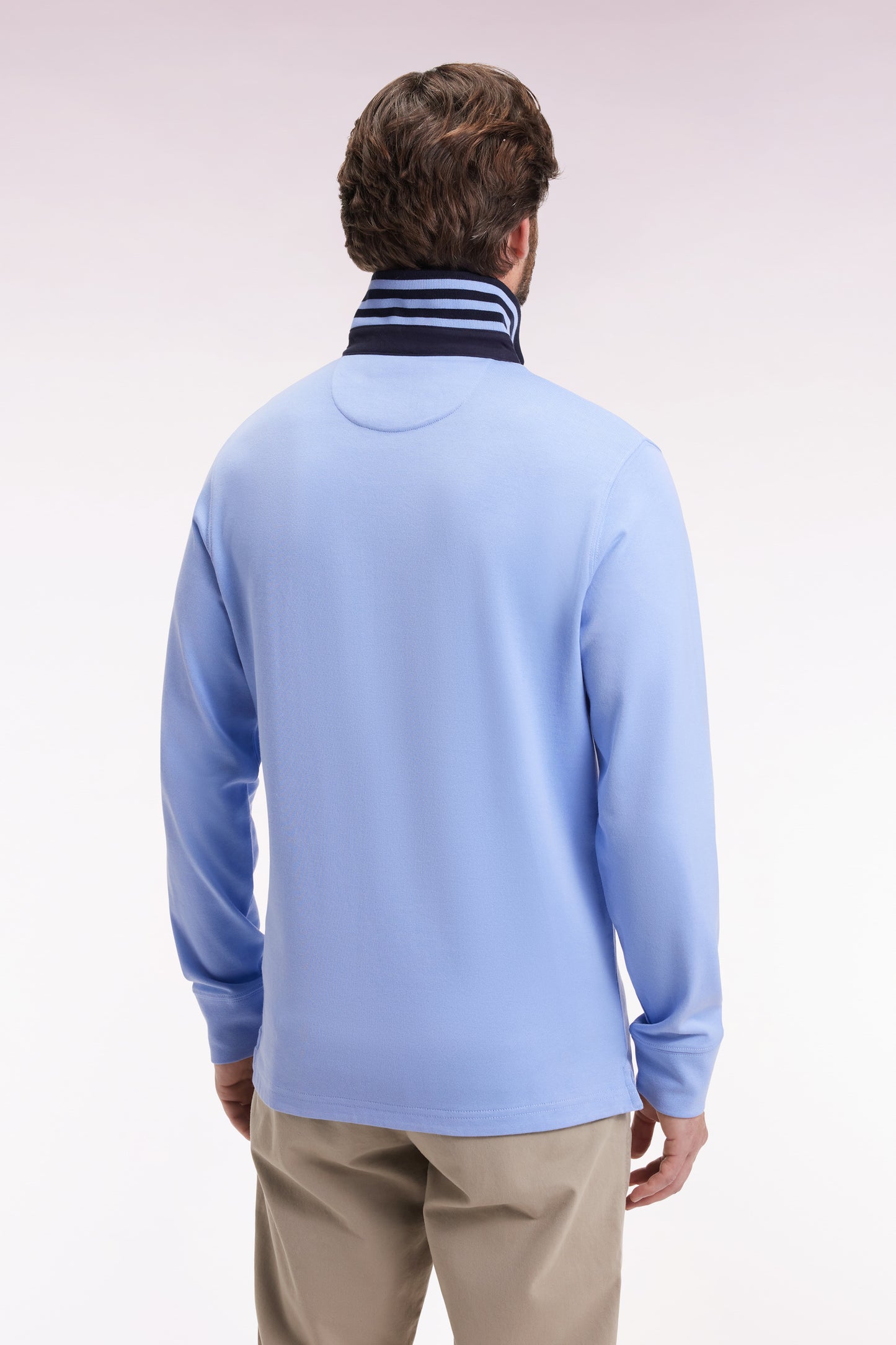 Long-sleeved jersey with striped collar underneath