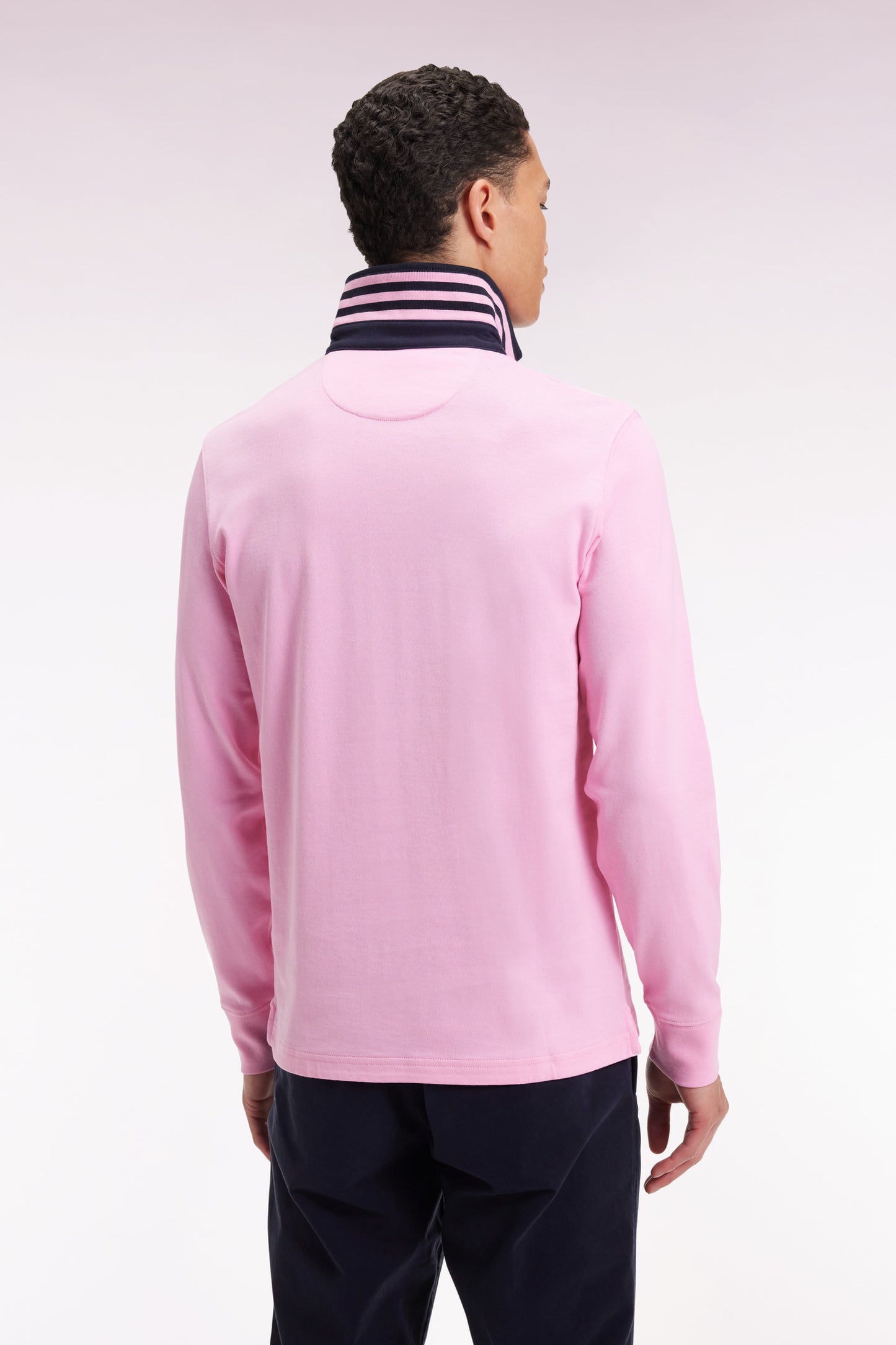 Long-sleeved jersey in pink under striped collar