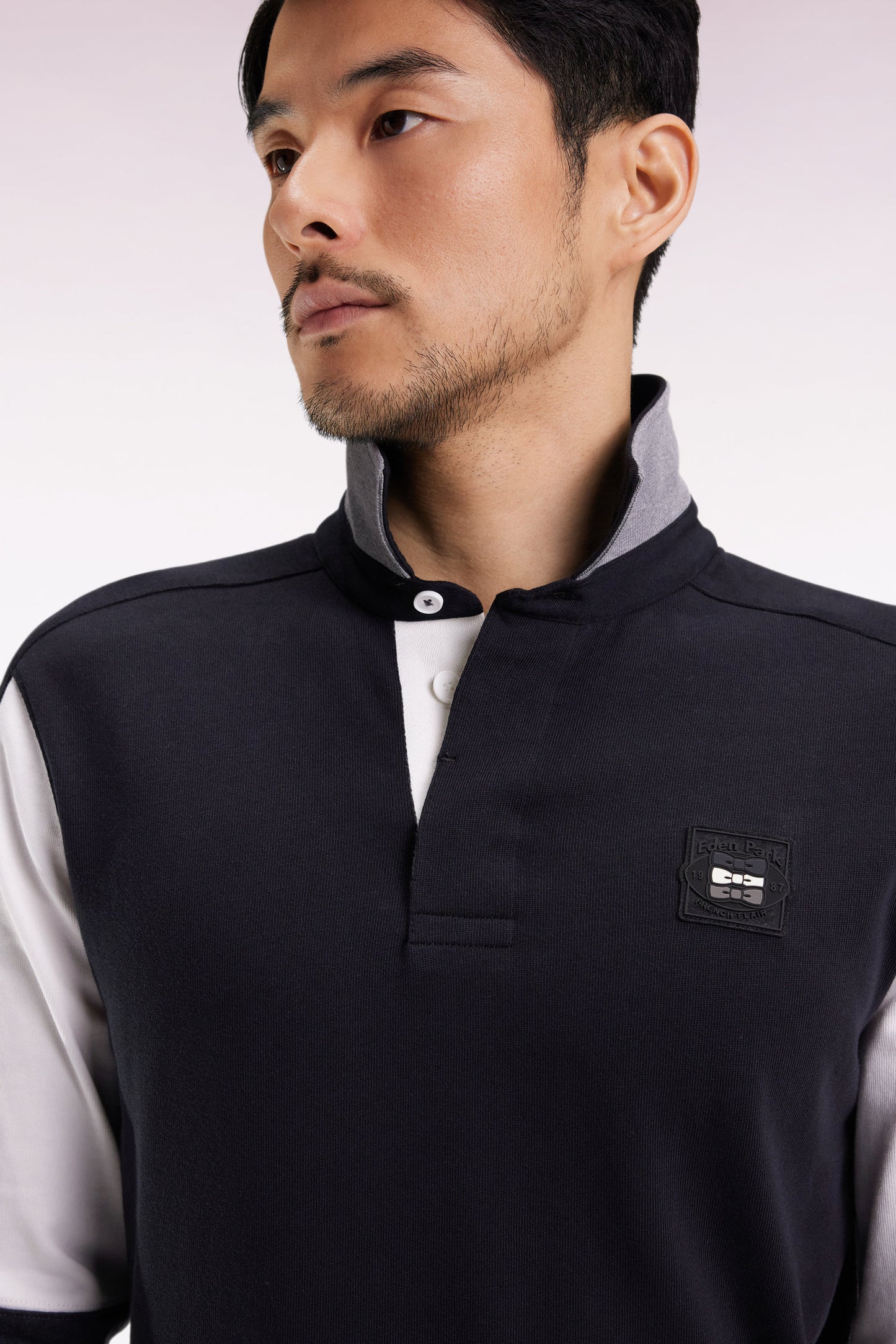 Long-sleeved jersey in thick black cotton jersey with embroidered straight cut