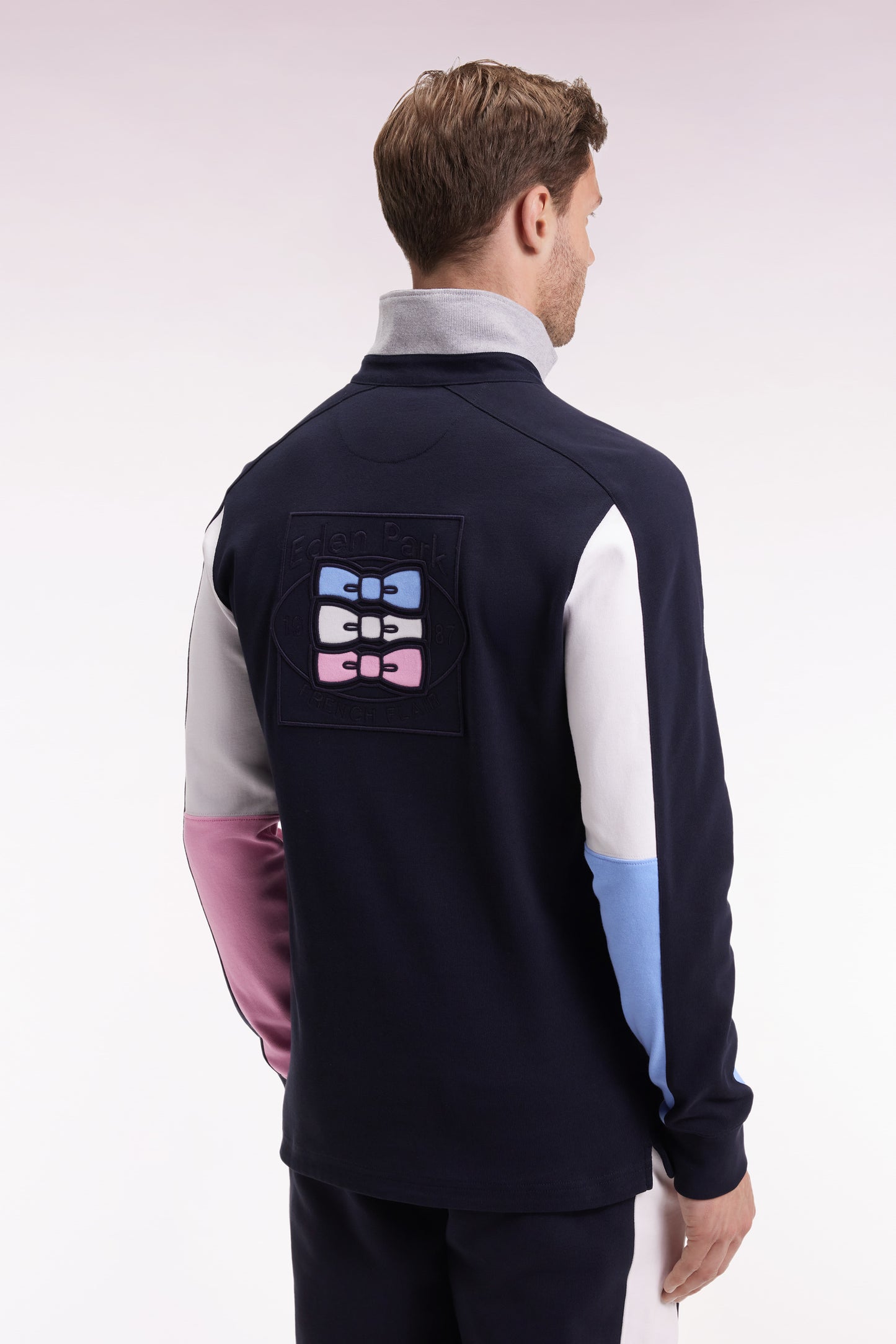 Long-sleeved jersey in thick navy cotton jersey with embroidered straight cut