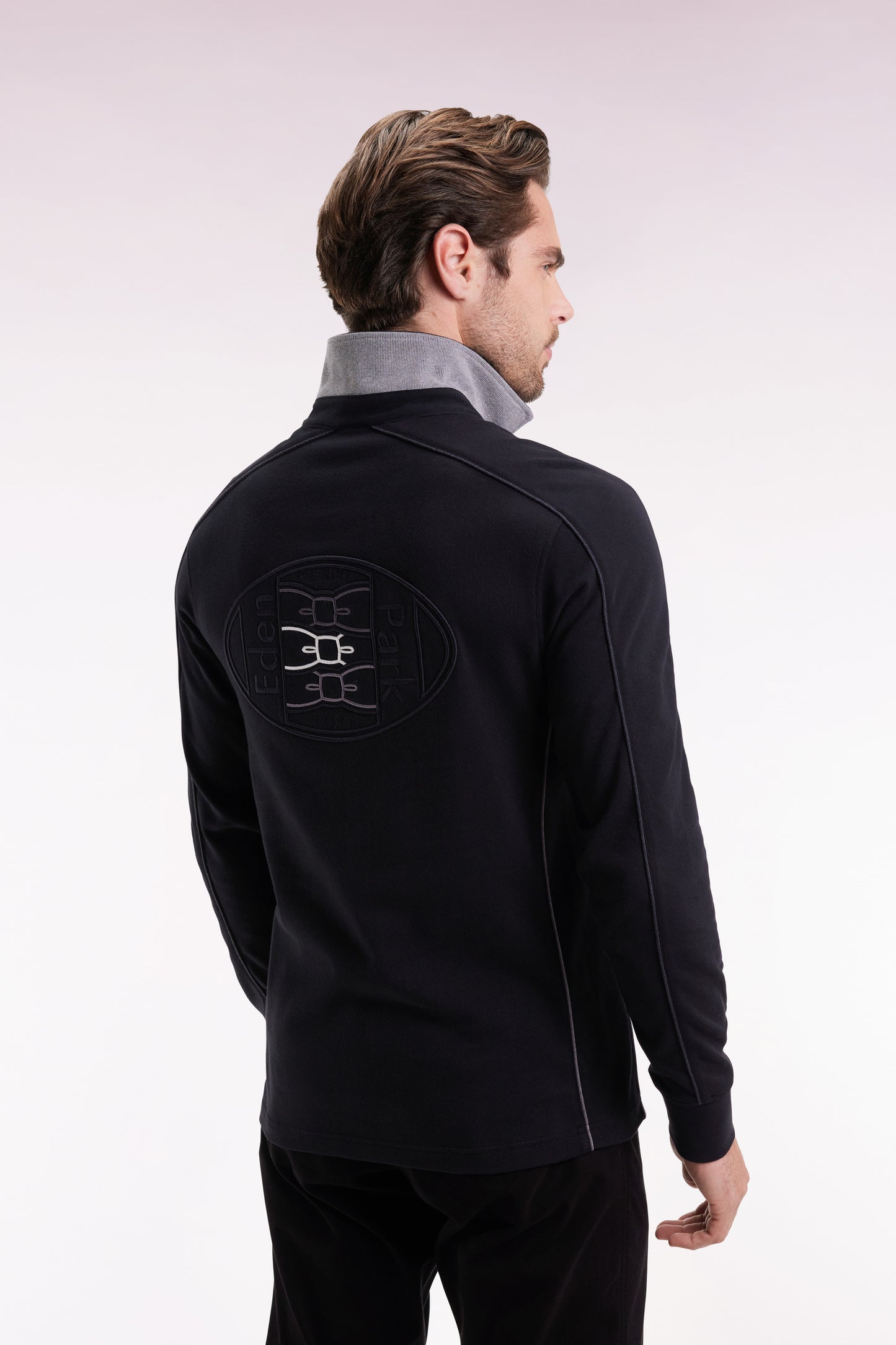 Long-sleeved jersey in thick black cotton with piping, straight cut