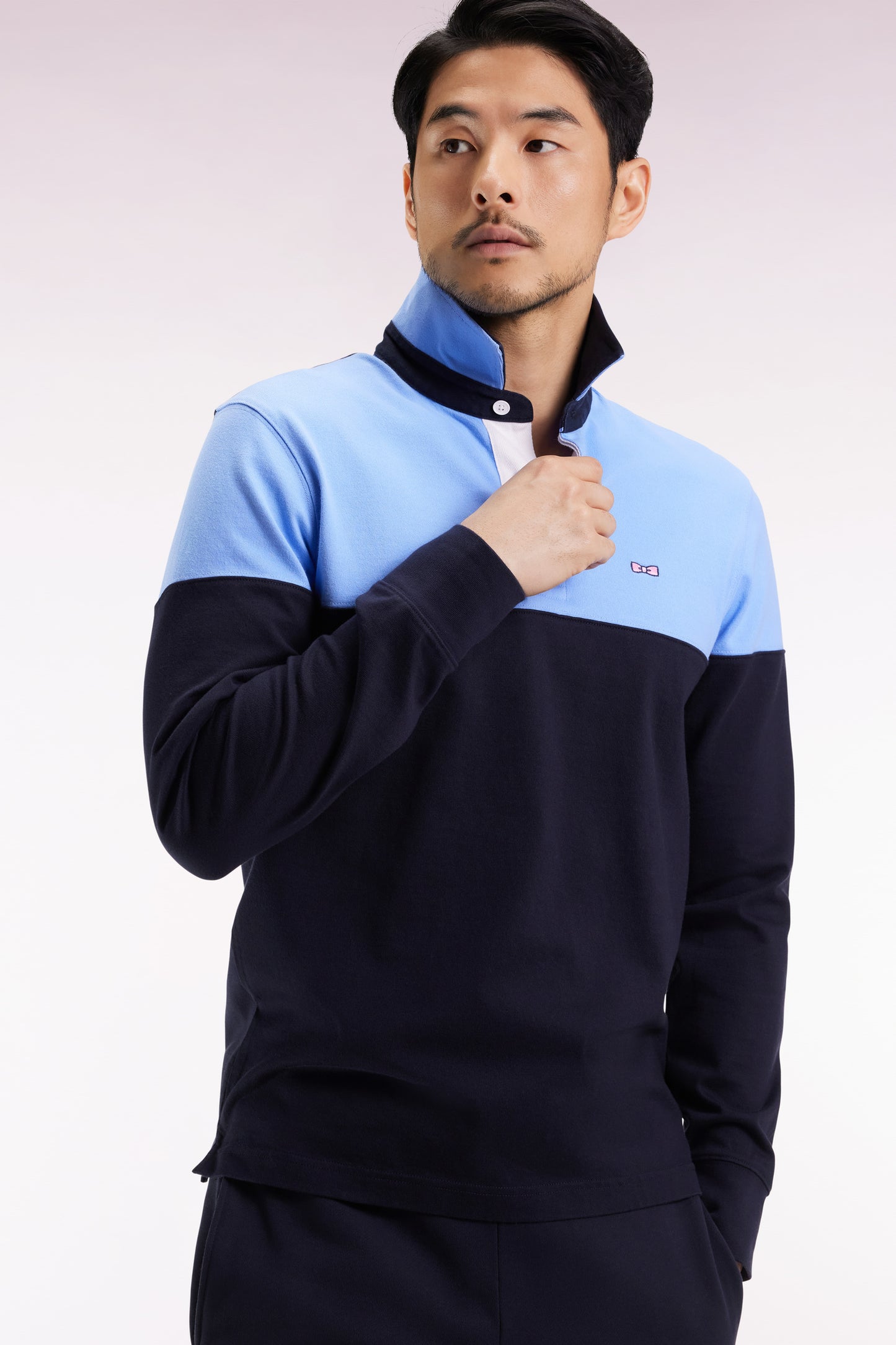 Long-sleeved jersey in two-tone navy and sky jersey, straight cut