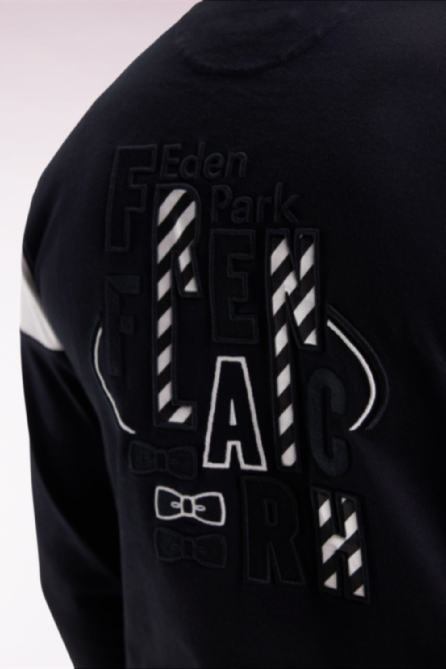 Long-sleeved jersey in two-tone black and white straight cut