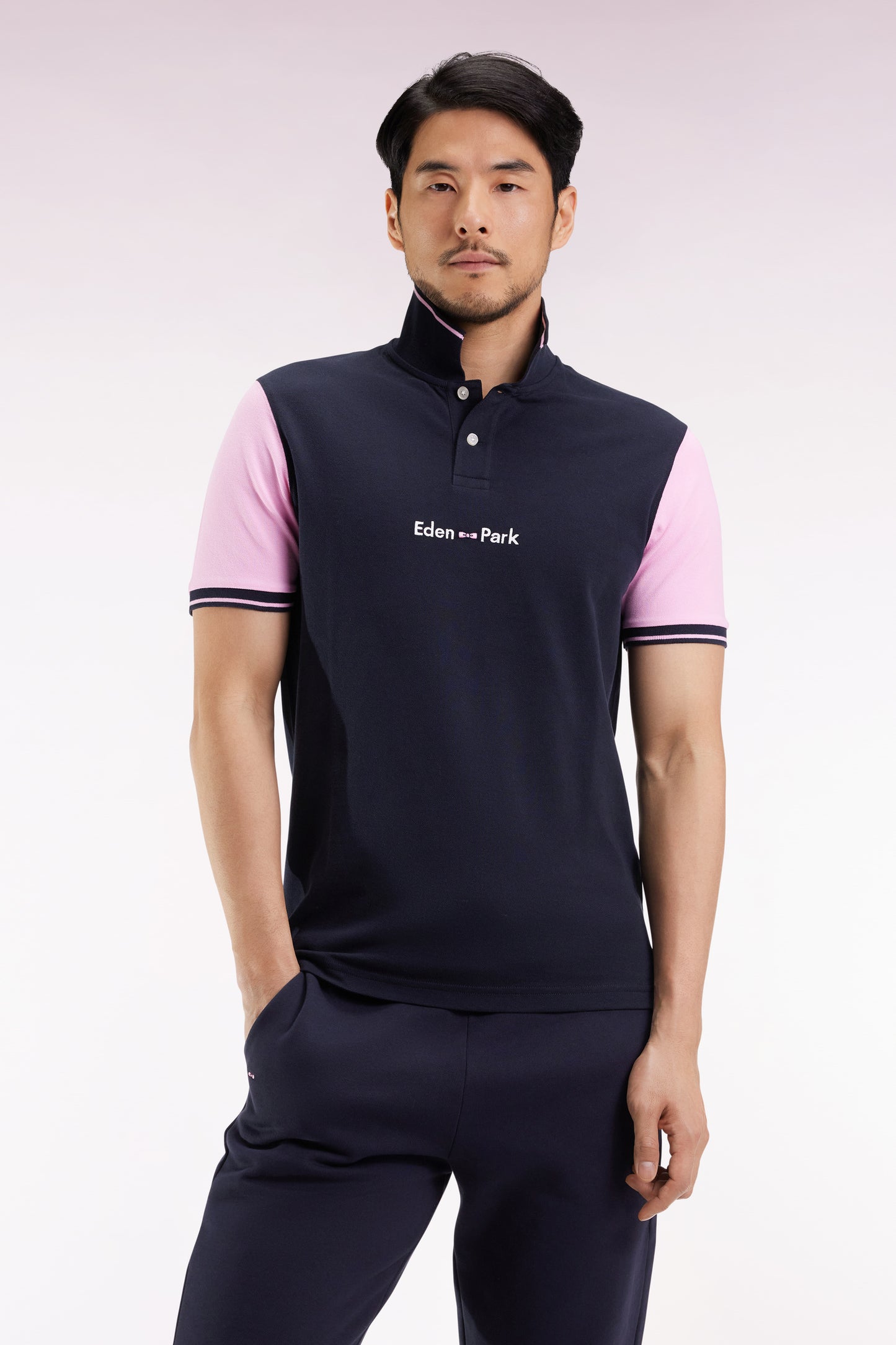Two-tone navy short-sleeved polo shirt