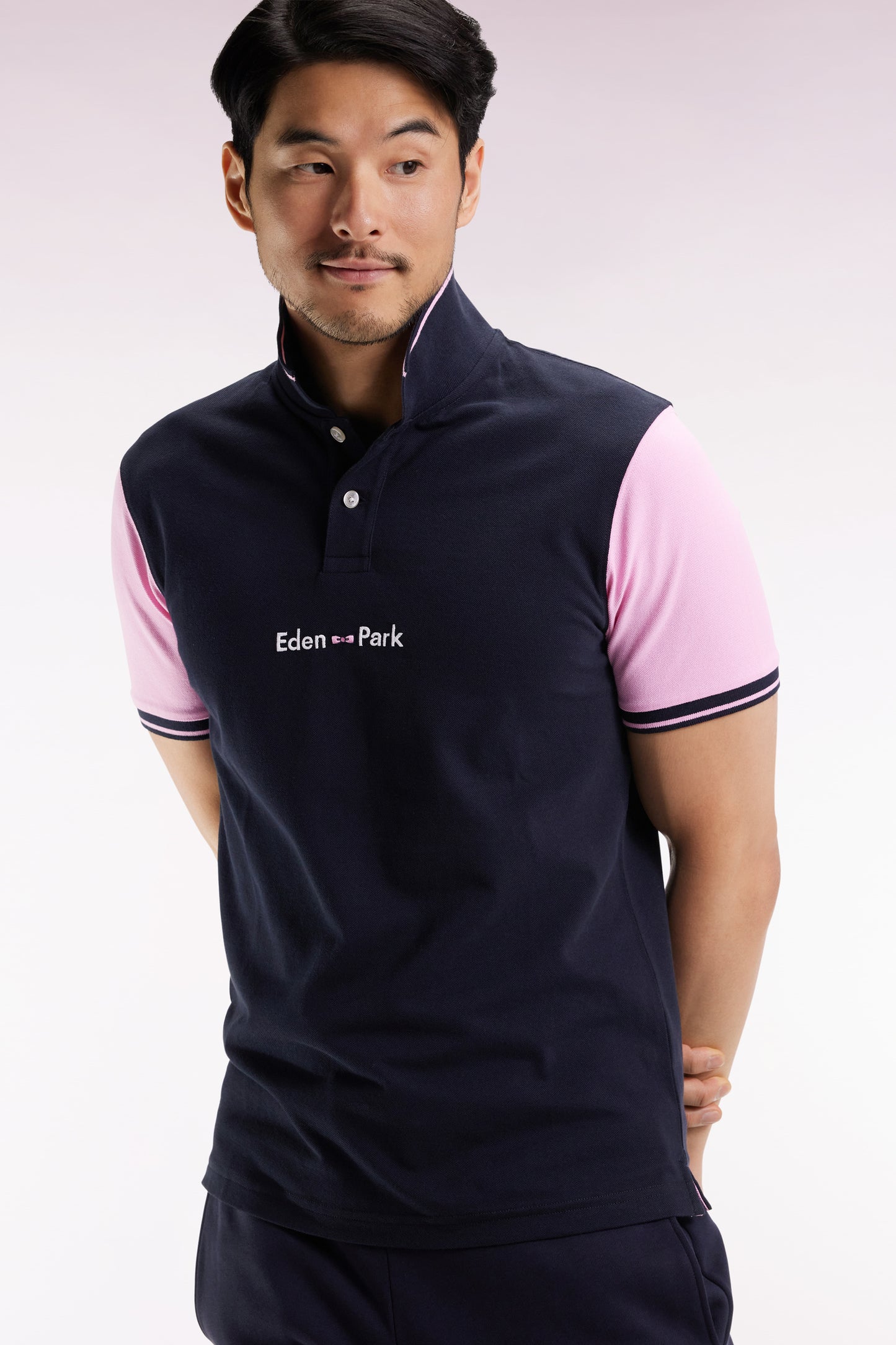 Two-tone navy short-sleeved polo shirt
