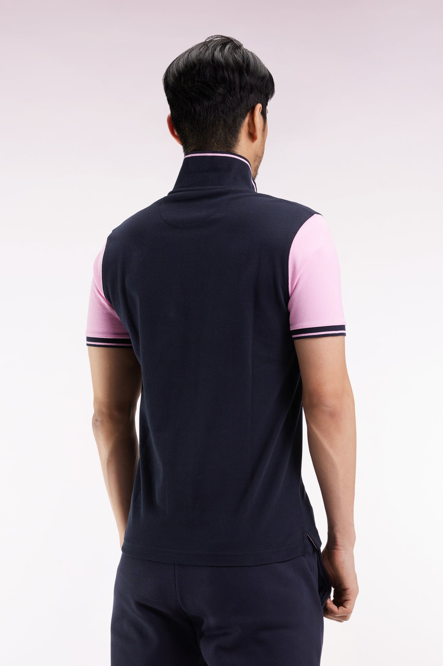 Two-tone navy short-sleeved polo shirt