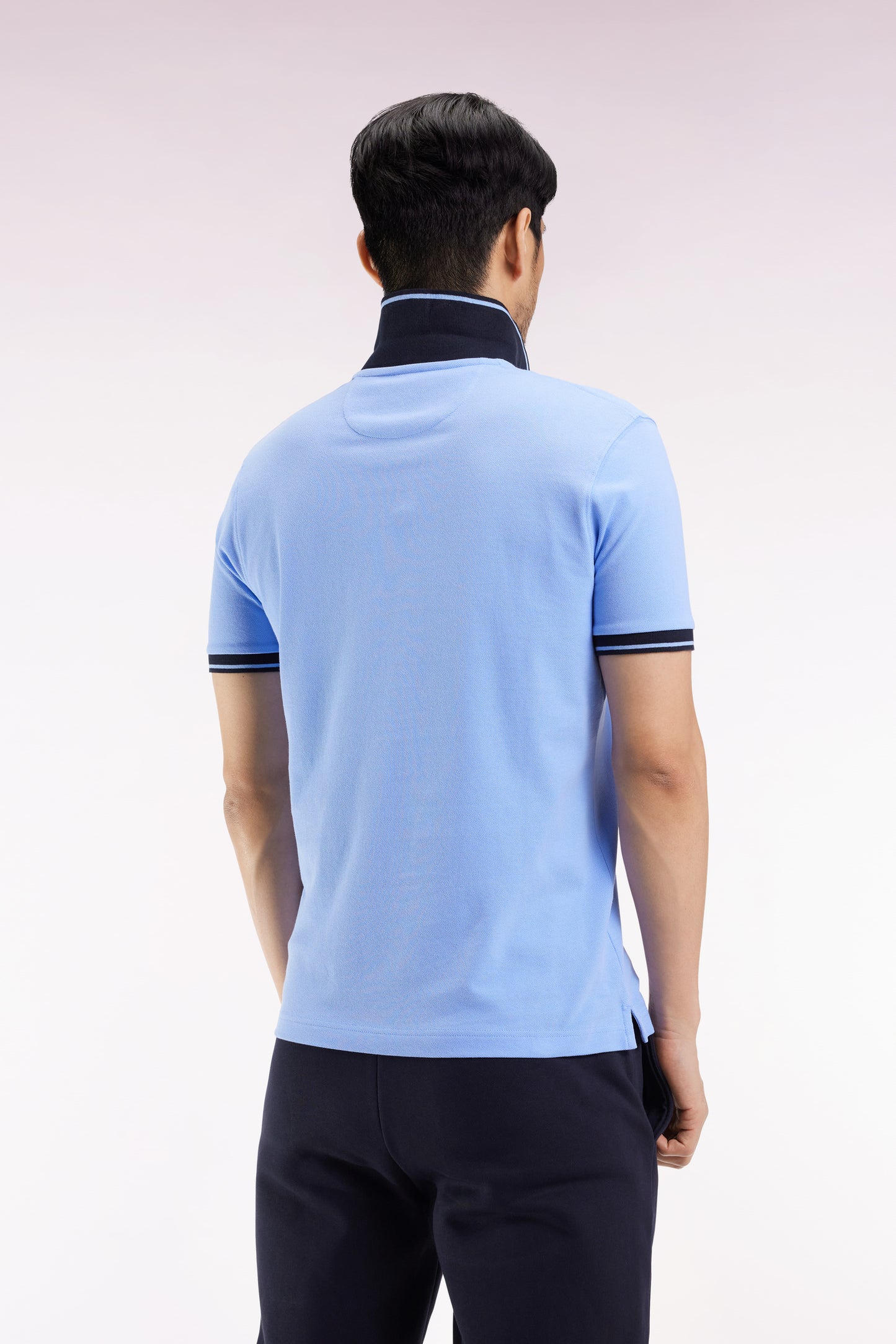 Short-sleeved sky polo shirt