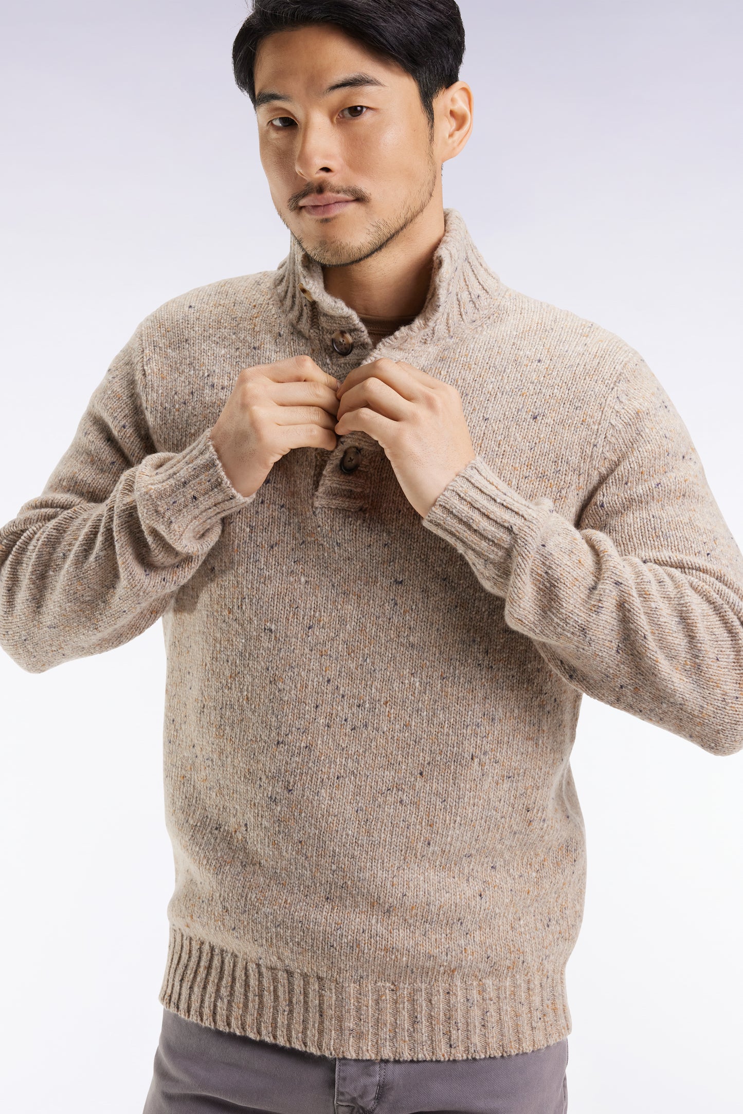 Pull col montant en laine vierge mélangée beige