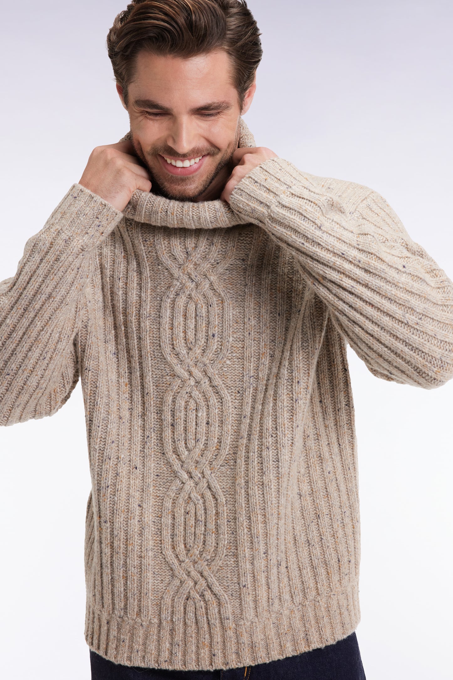 Pull col roulé en laine vierge mélangée beige