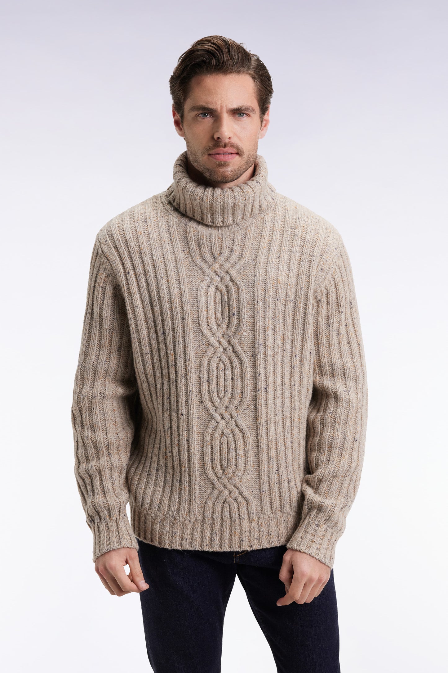 Pull col roulé en laine vierge mélangée beige