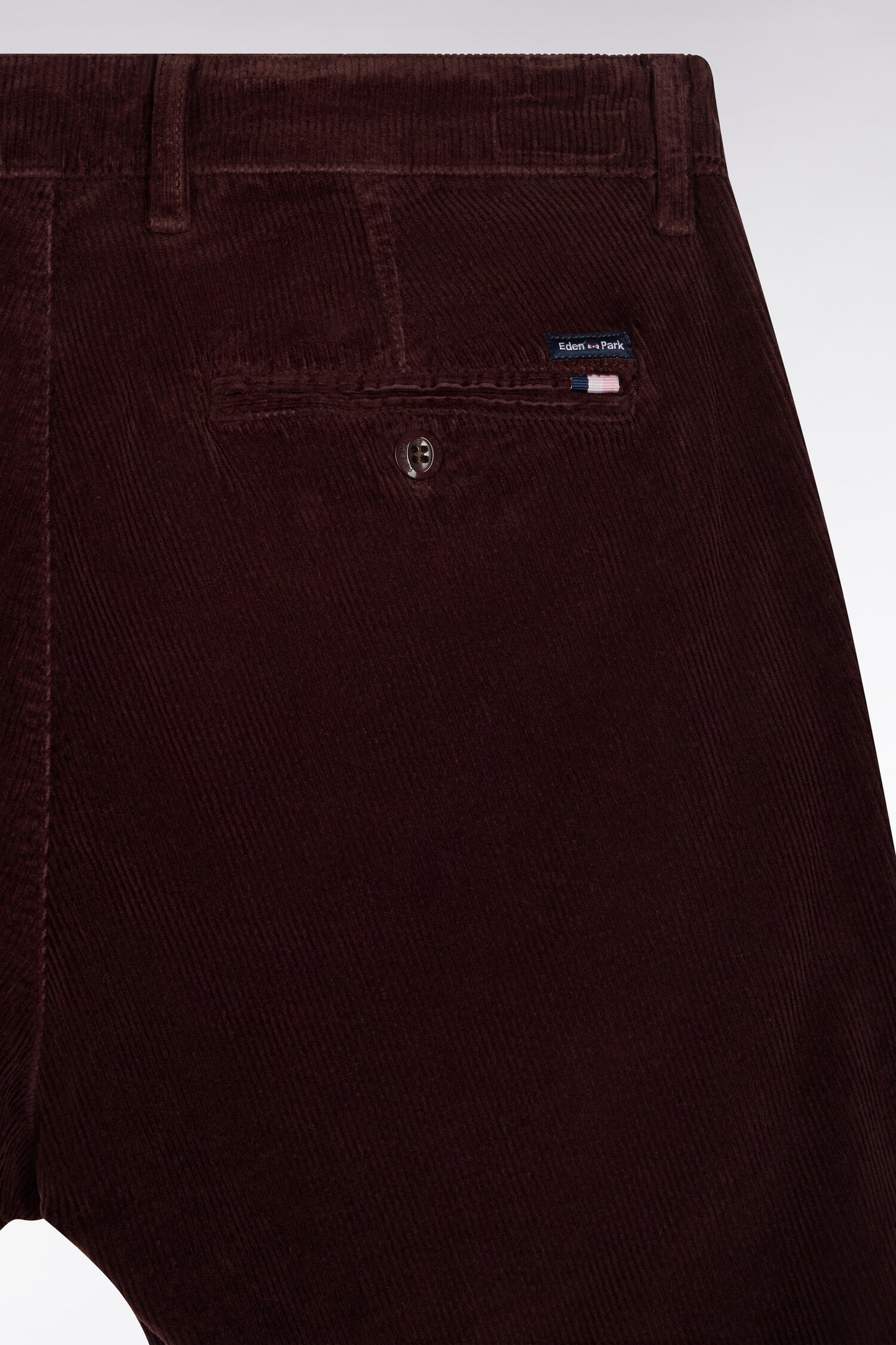 Pantalon chino sans plis en velours côtelé marron coupe regular