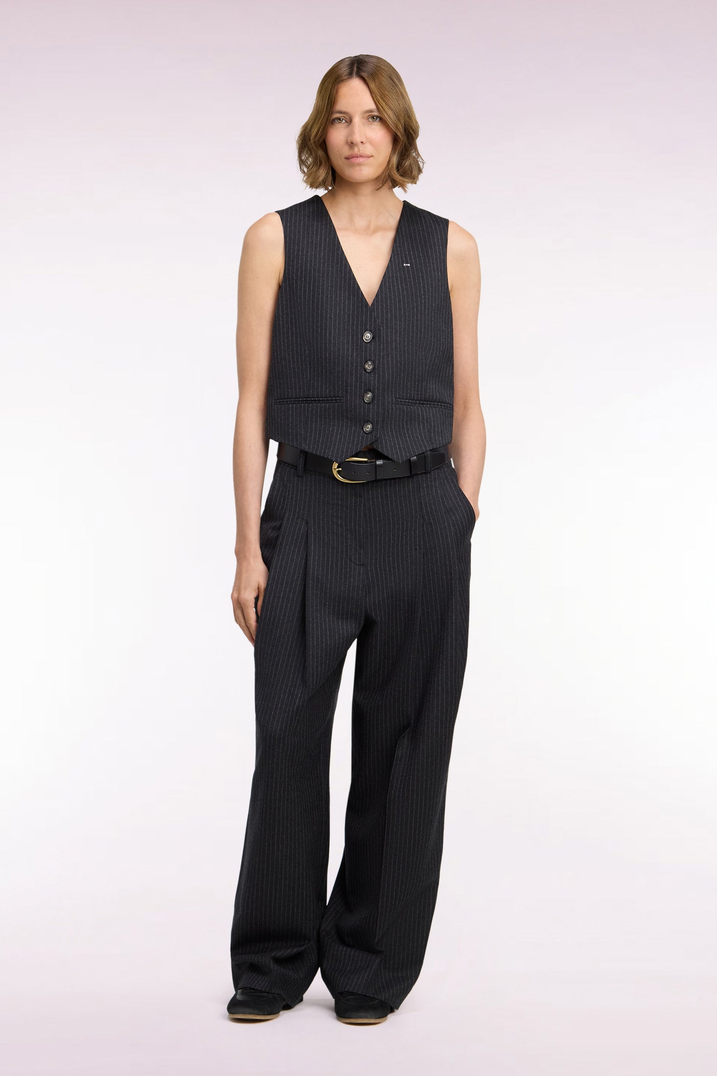 Pantalon tailleur en laine stretch noir rayé coupe droite