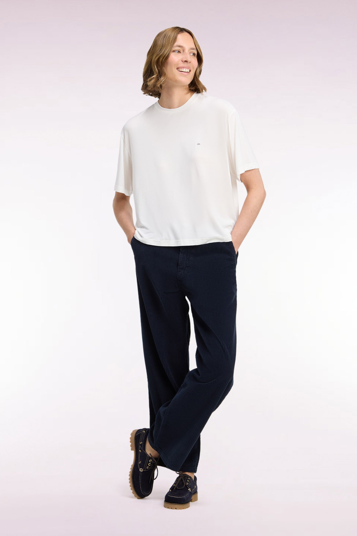 Pantalon en velours côtelé marine coupe droite
