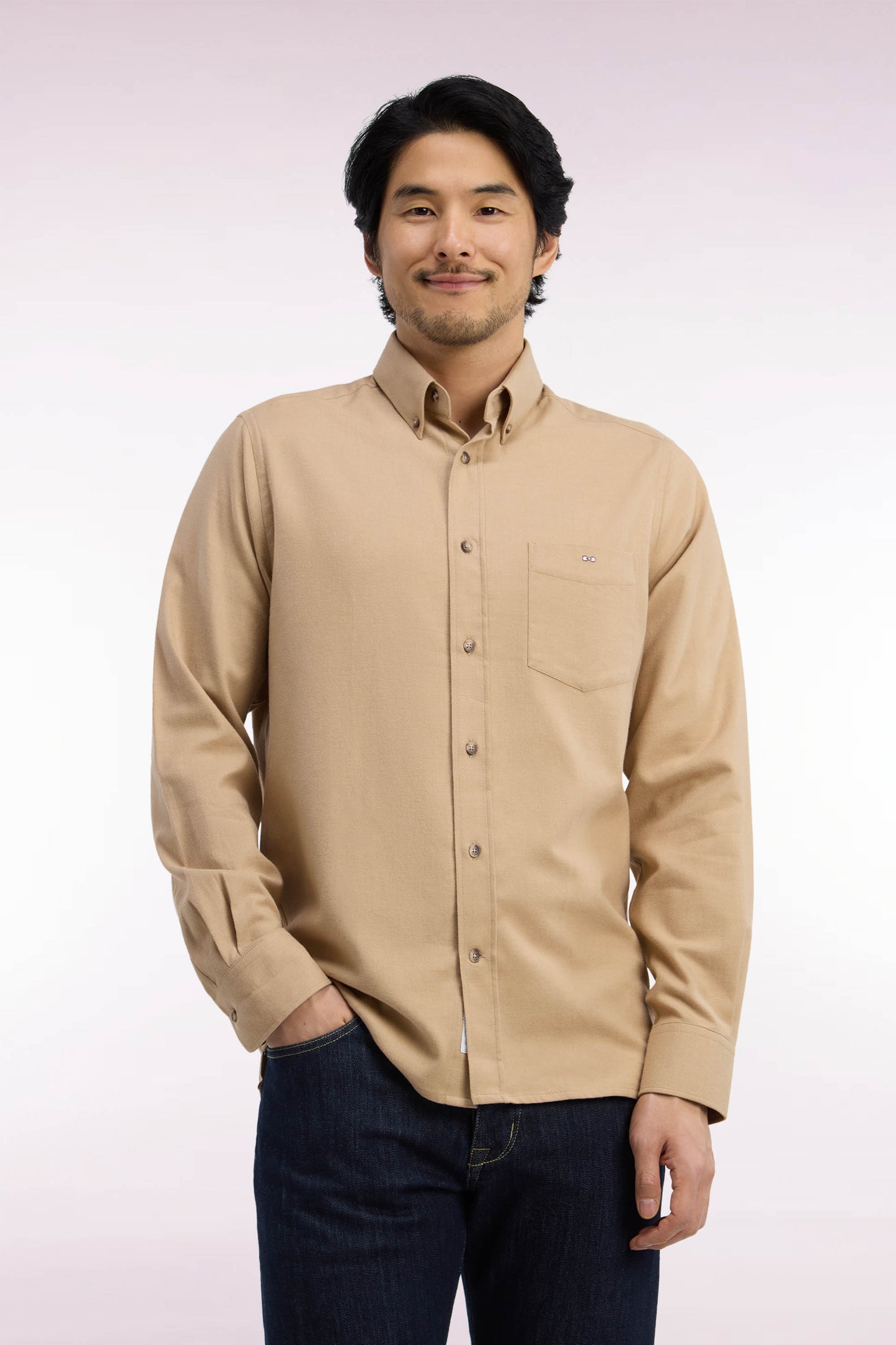 Chemise unie en coton caramel coupe droite