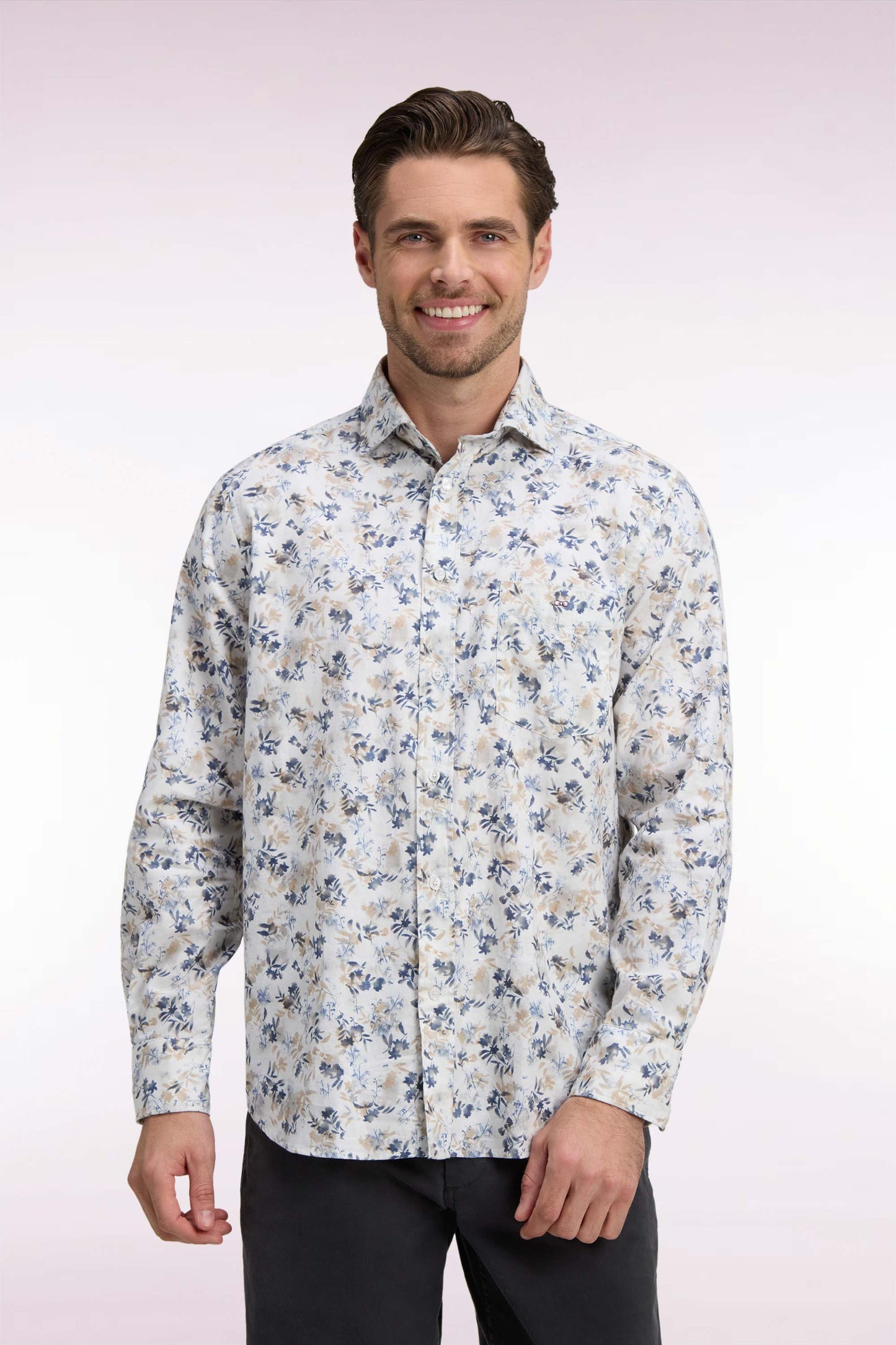 Chemise en coton écru à imprimé végétal coupe droite