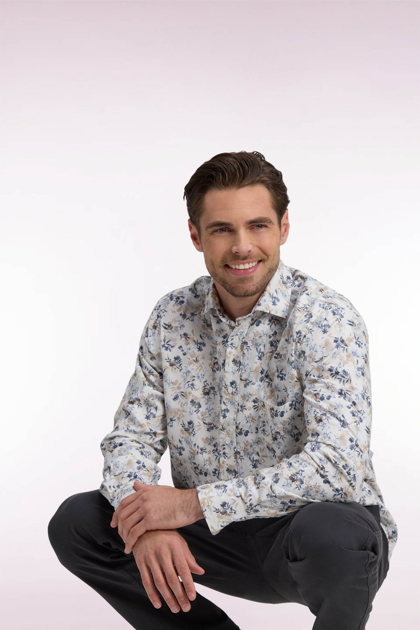 Chemise en coton écru à imprimé végétal coupe droite