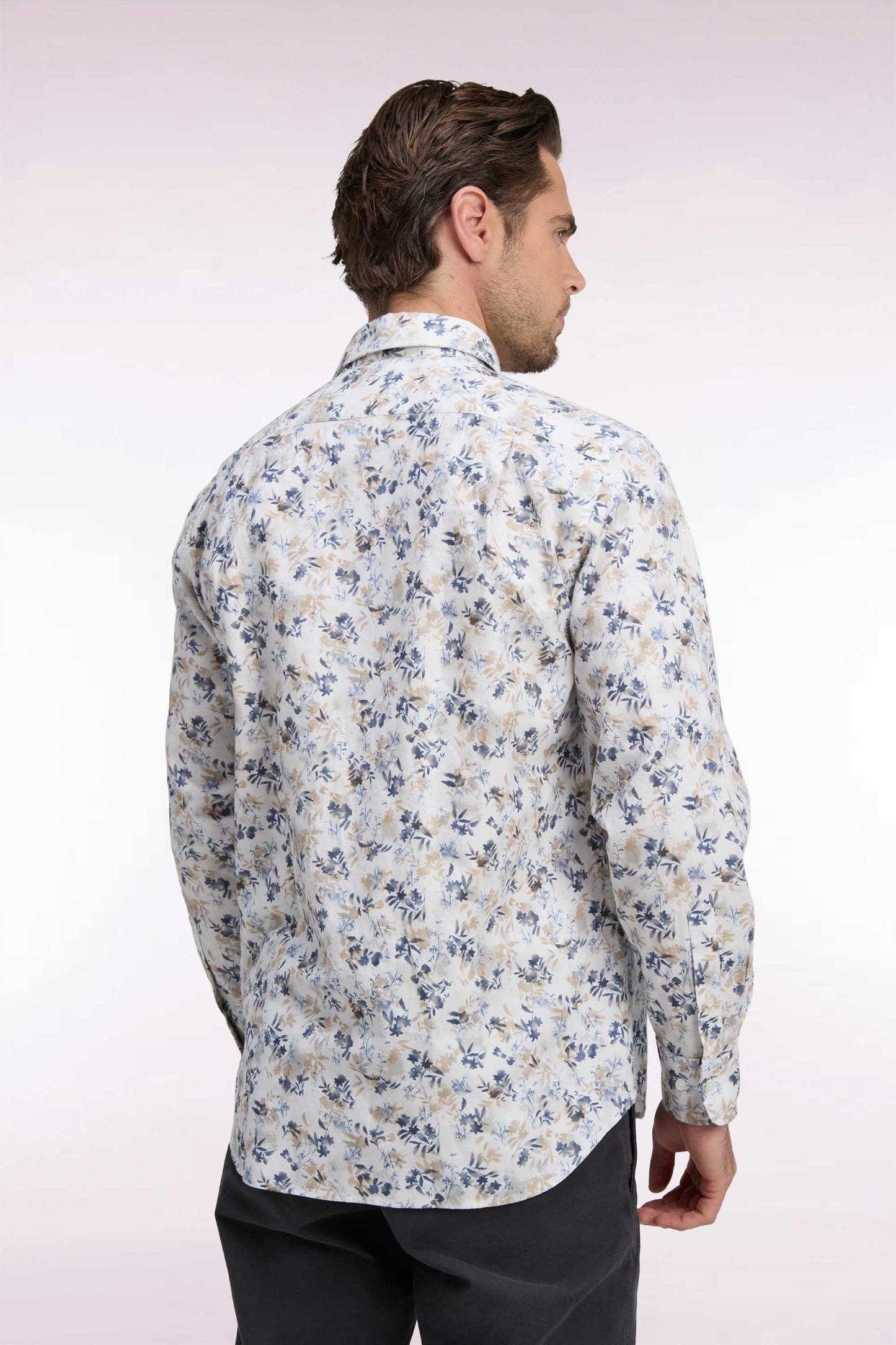 Chemise en coton écru à imprimé végétal coupe droite