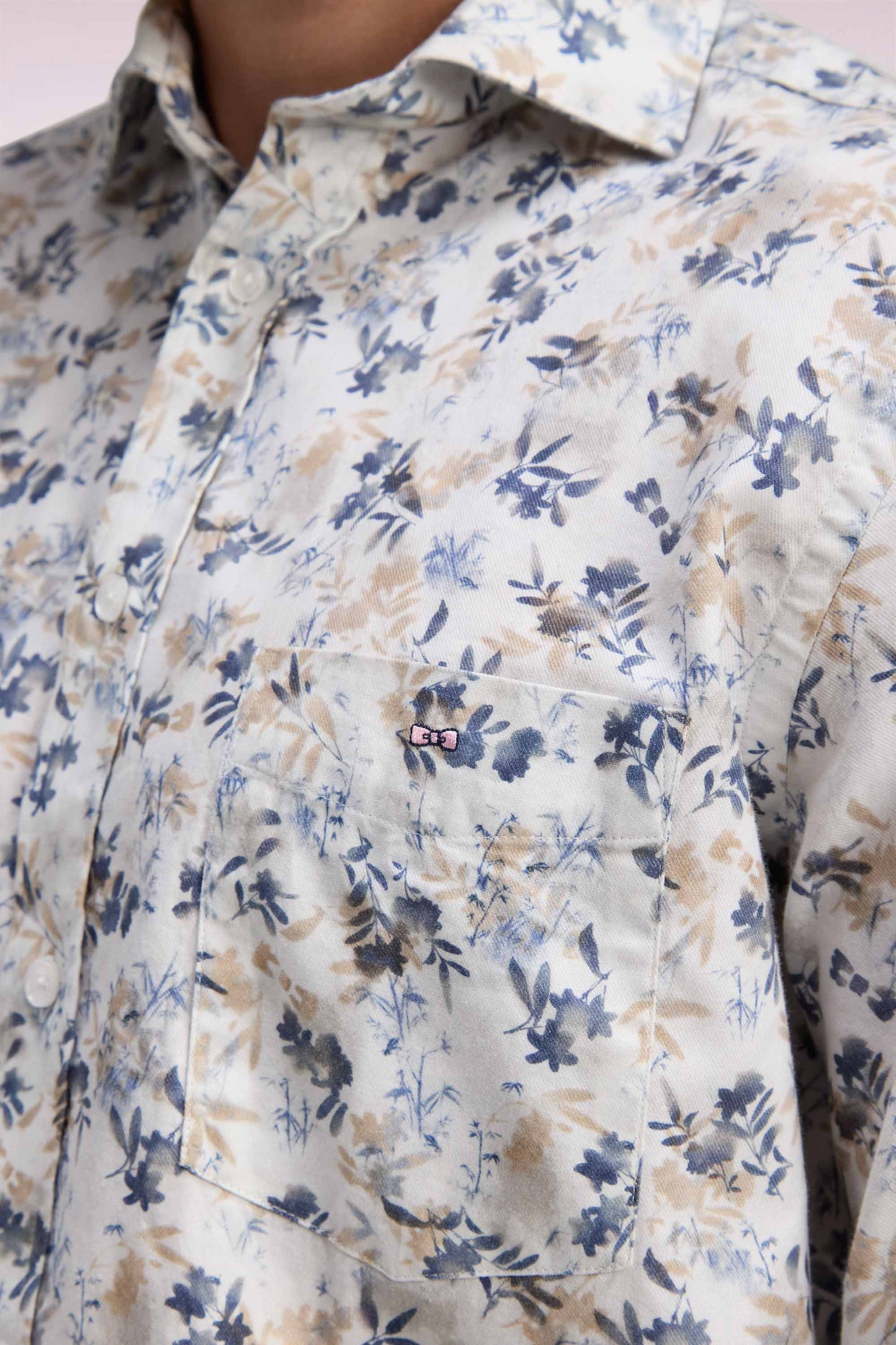 Chemise en coton écru à imprimé végétal coupe droite