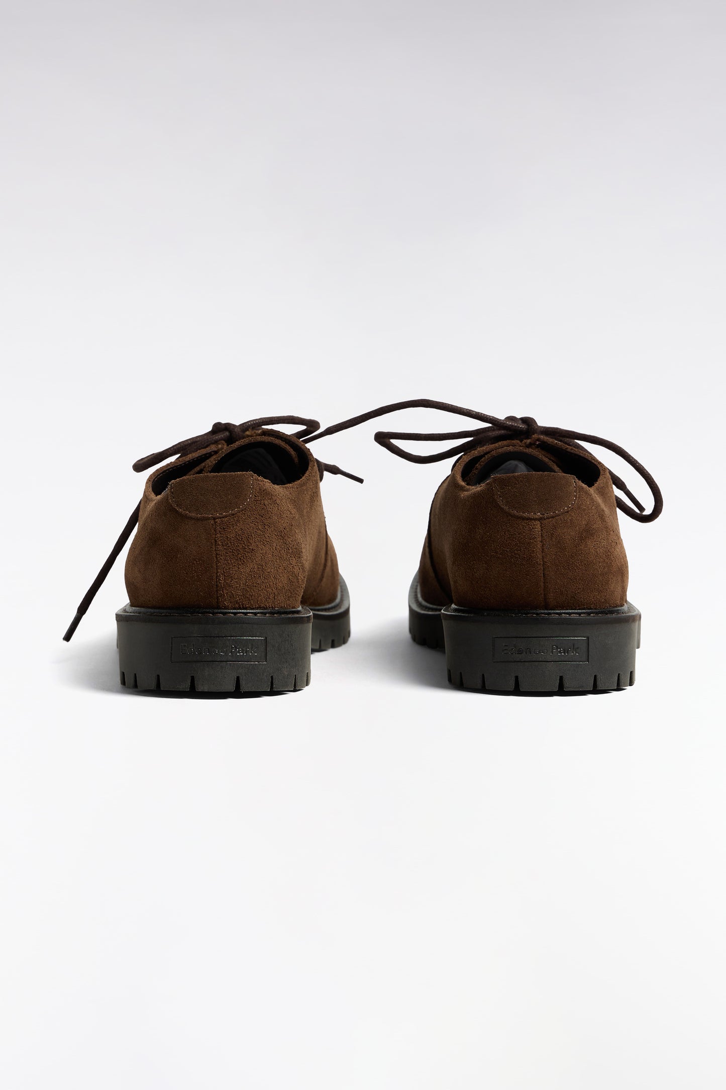 Derbies lacées en cuir suédé marron