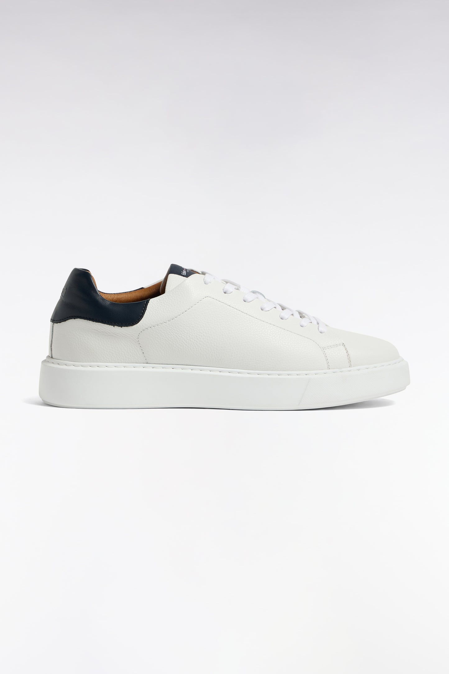Baskets en cuir grainé blanc