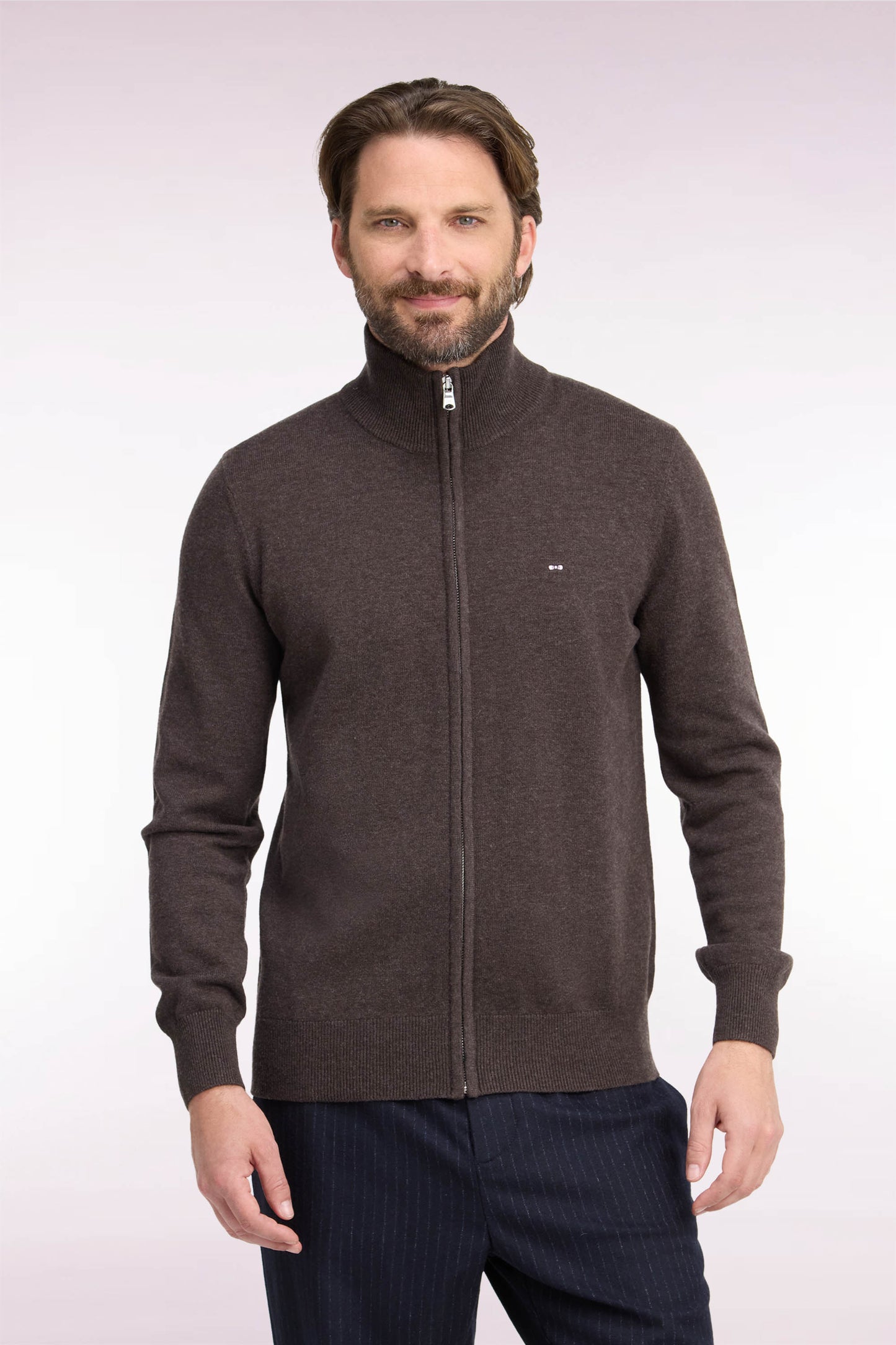 Cardigan zippé en laine et coton marron coupe droite