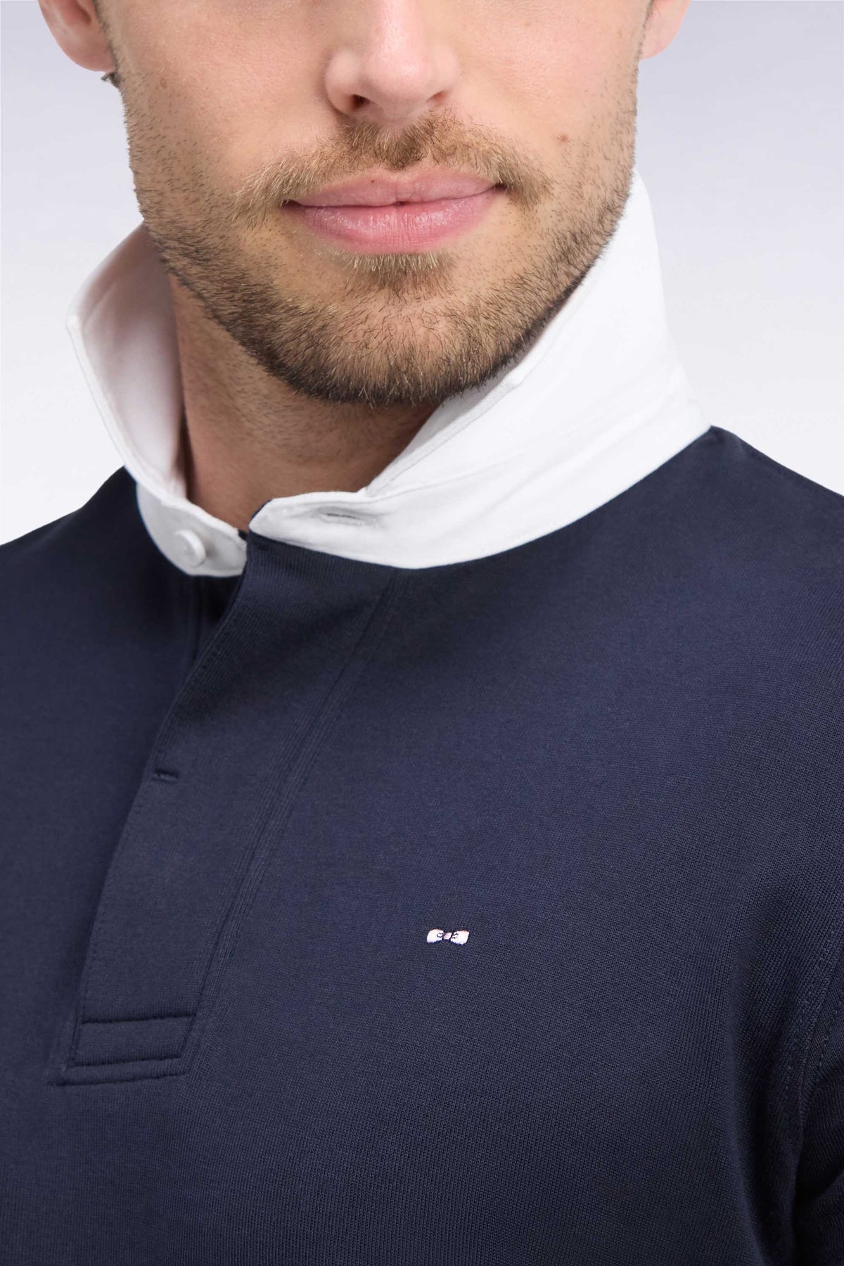 Maillot manches longues en coton Pima marine à col blanc coupe droite