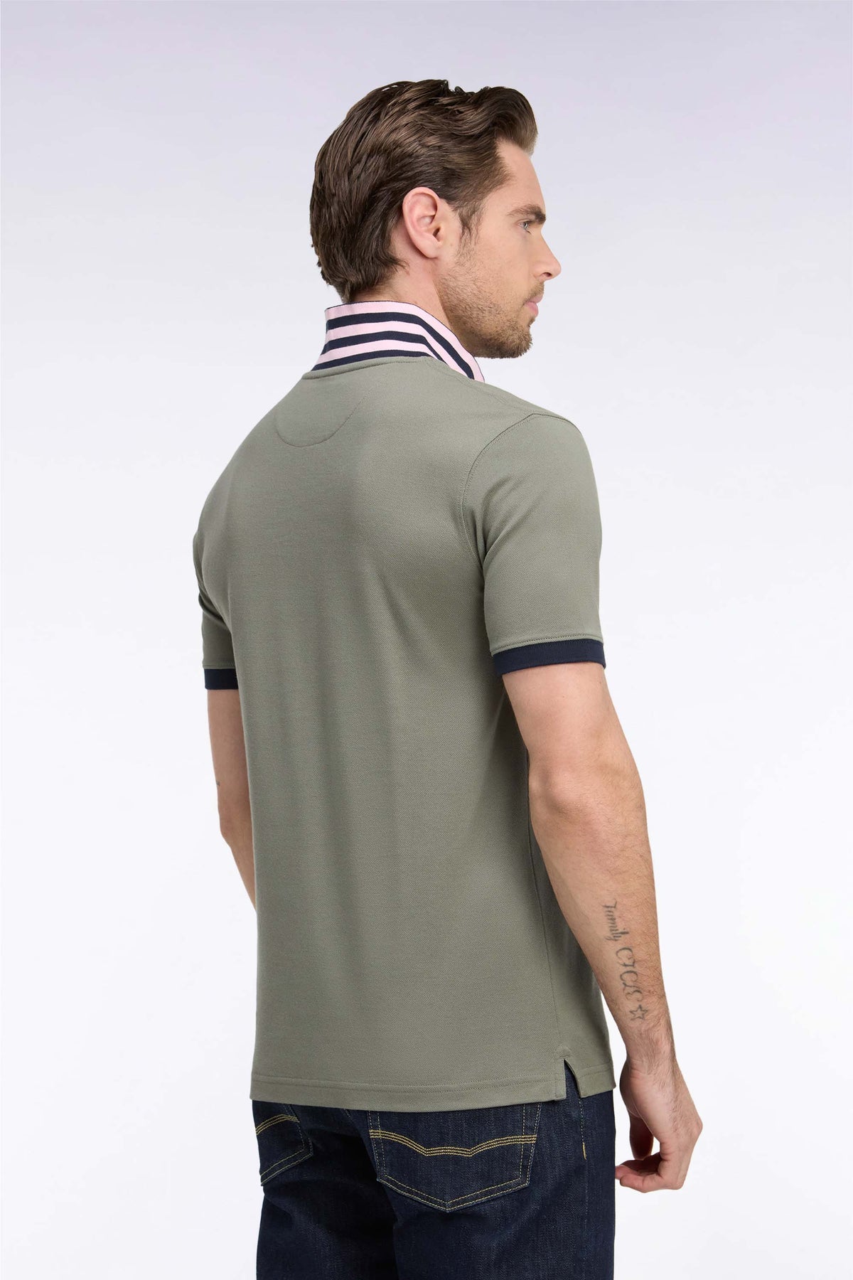 Polo manches courtes sous-col rayé en coton Pima kaki coupe droite