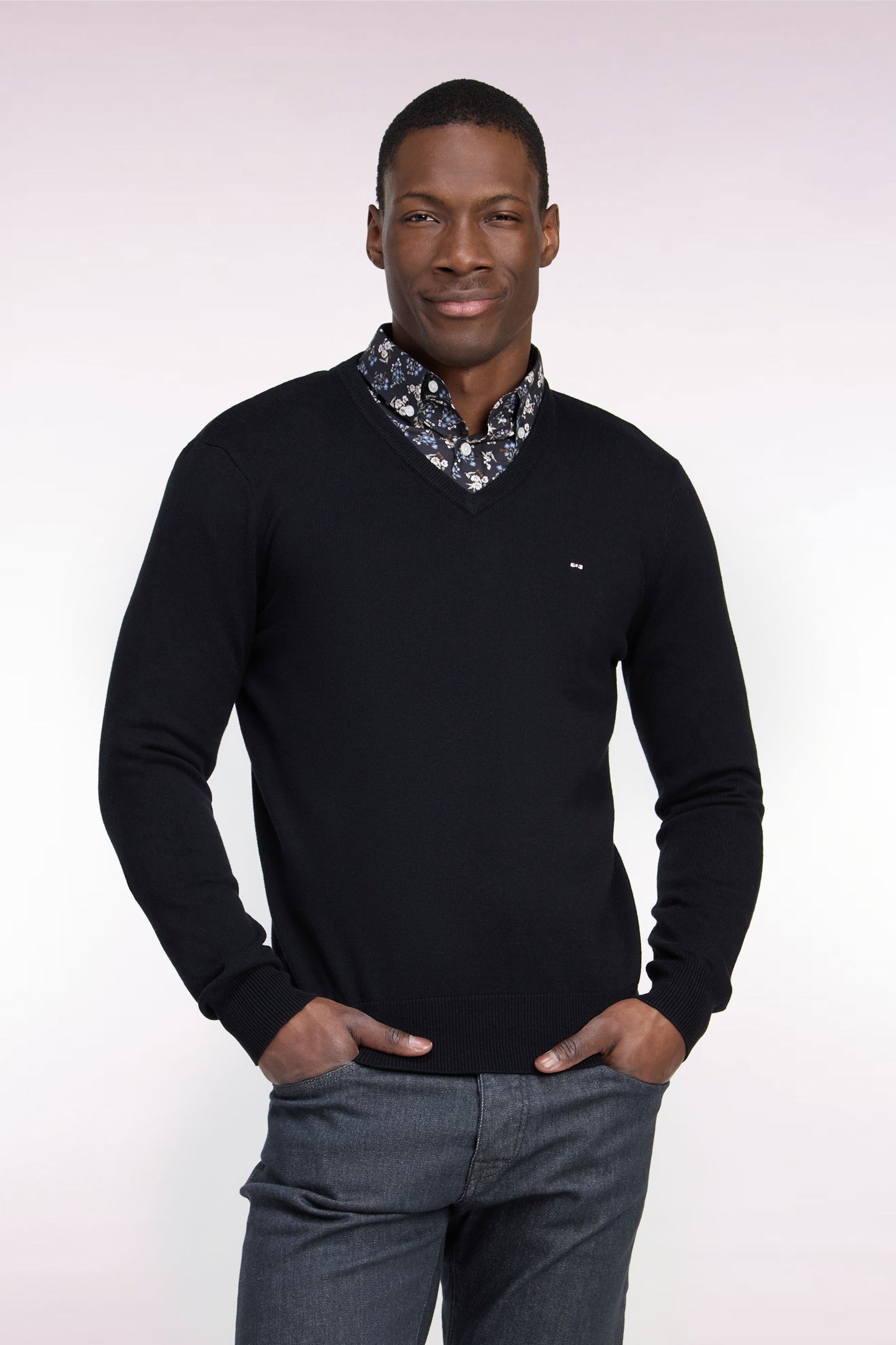 Pull col V en laine et coton noir coupe droite