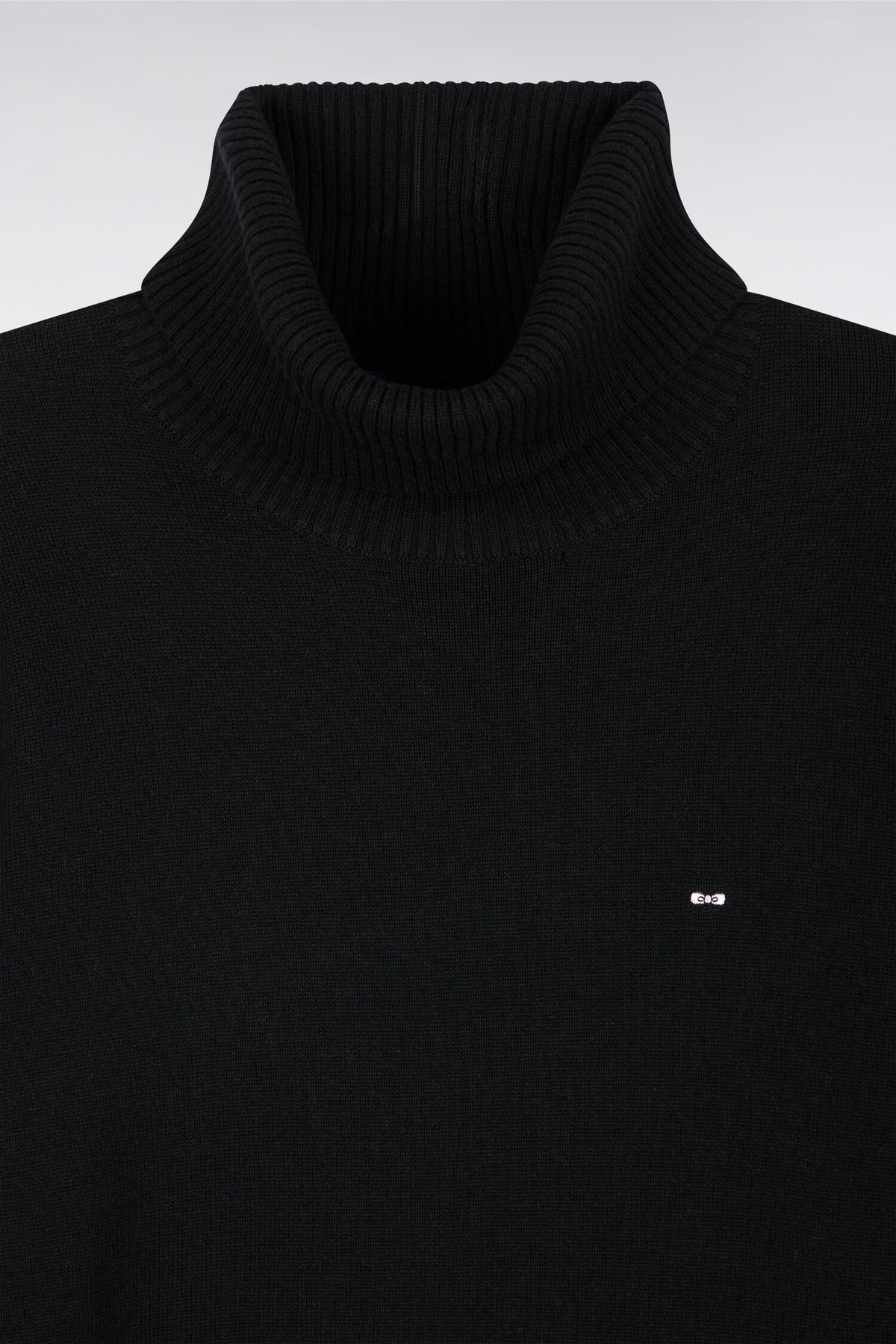 Straight cut black wool and cotton turtleneck sweater
