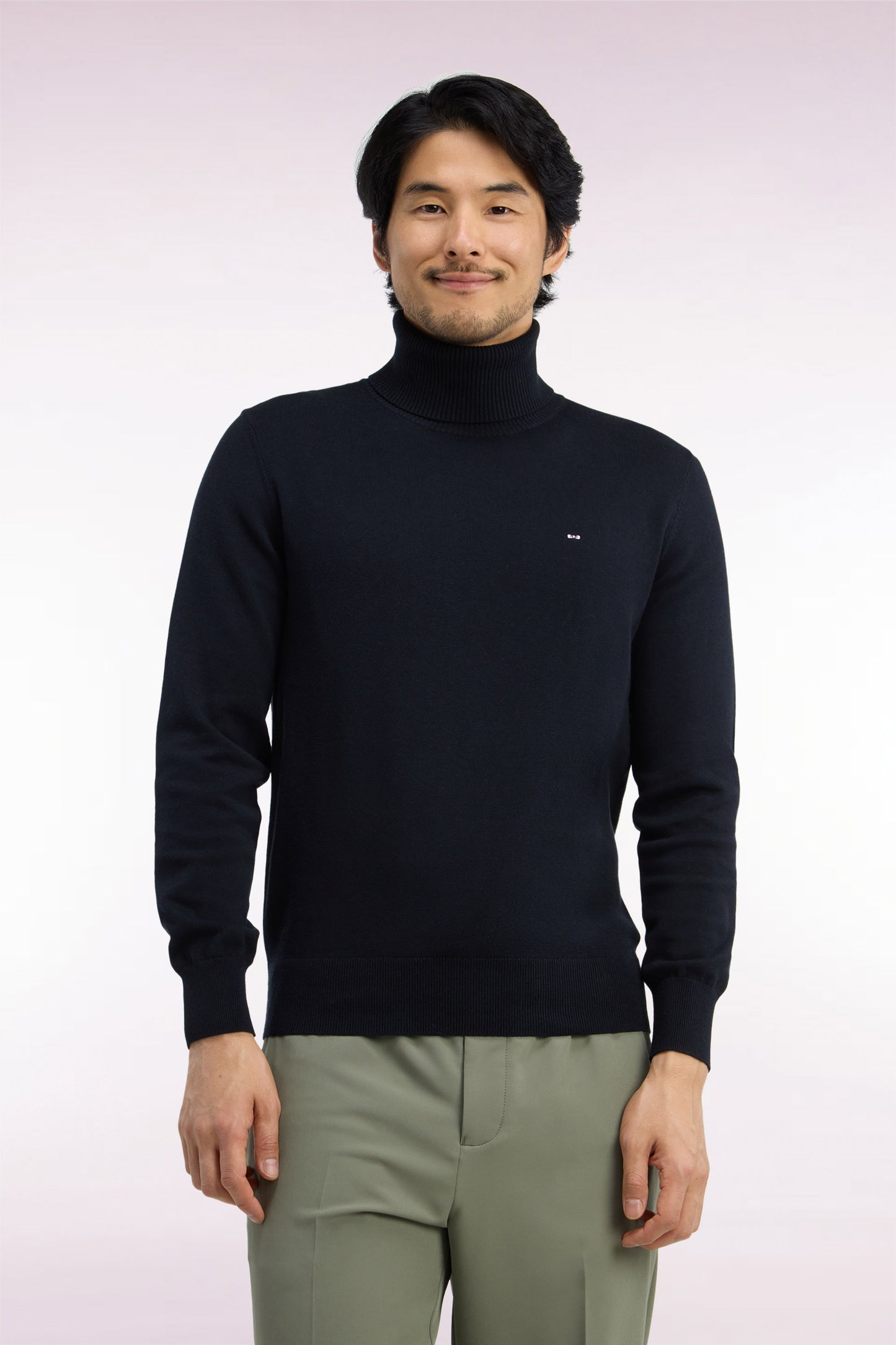 Pull à col roulé en coton et viscose noir coupe droite